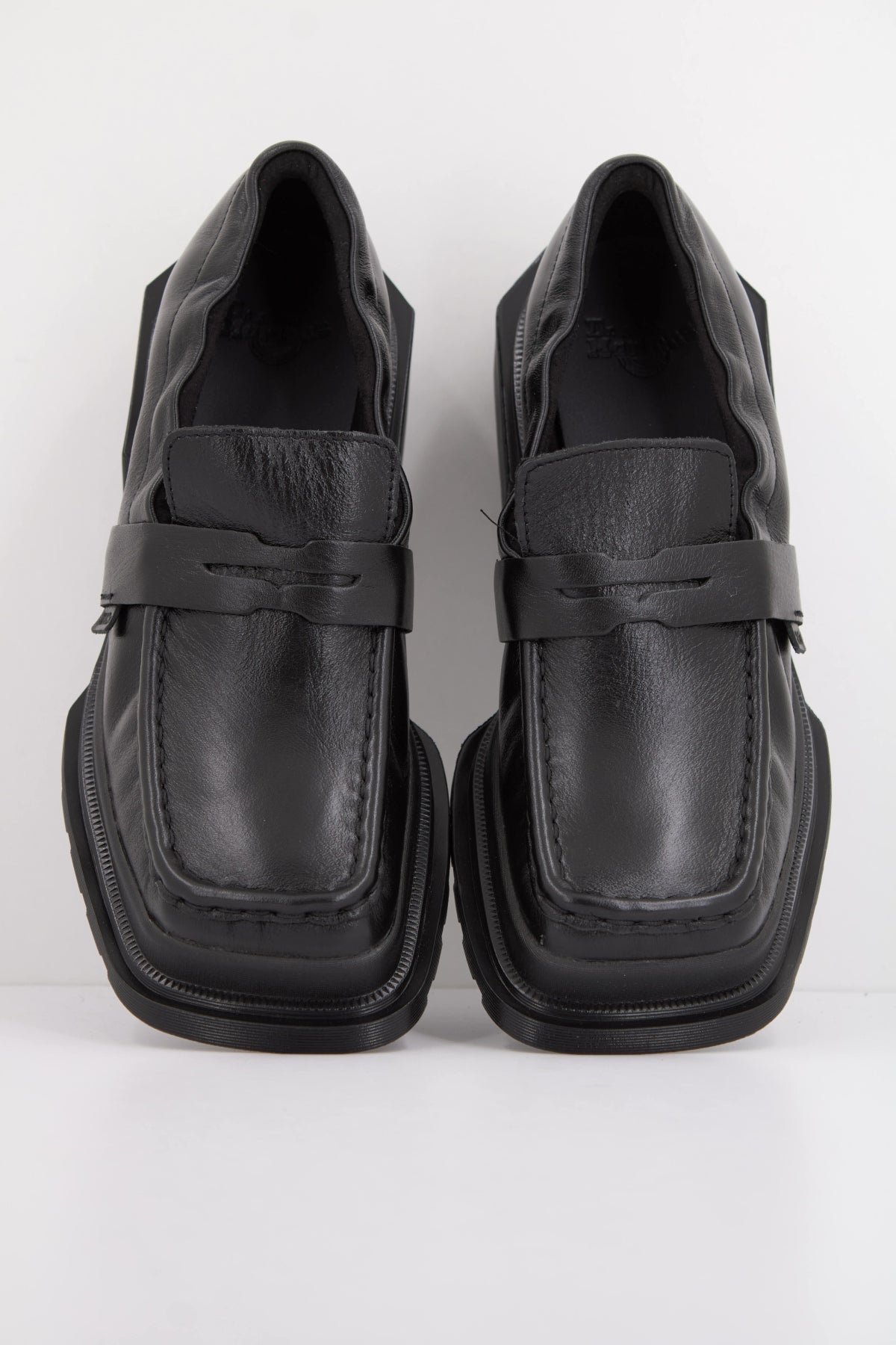 DR. MARTENS MAYBOLE LOAFER en color NEGRO (3)
