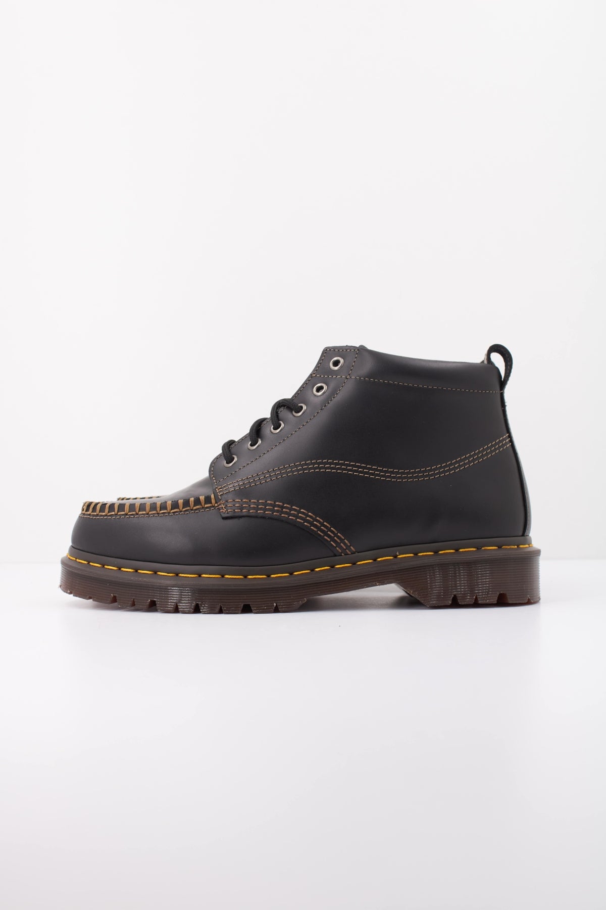 DR. MARTENS DM LOWELL CHUKKA en color NEGRO (1)