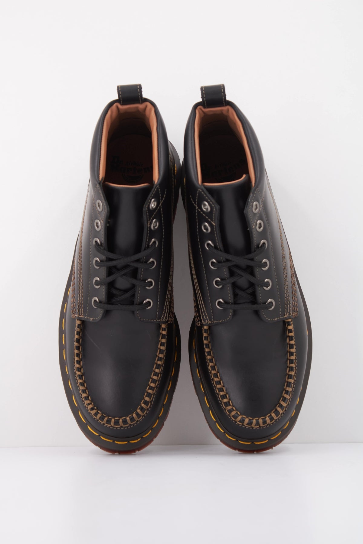 DR. MARTENS DM LOWELL CHUKKA en color NEGRO (3)