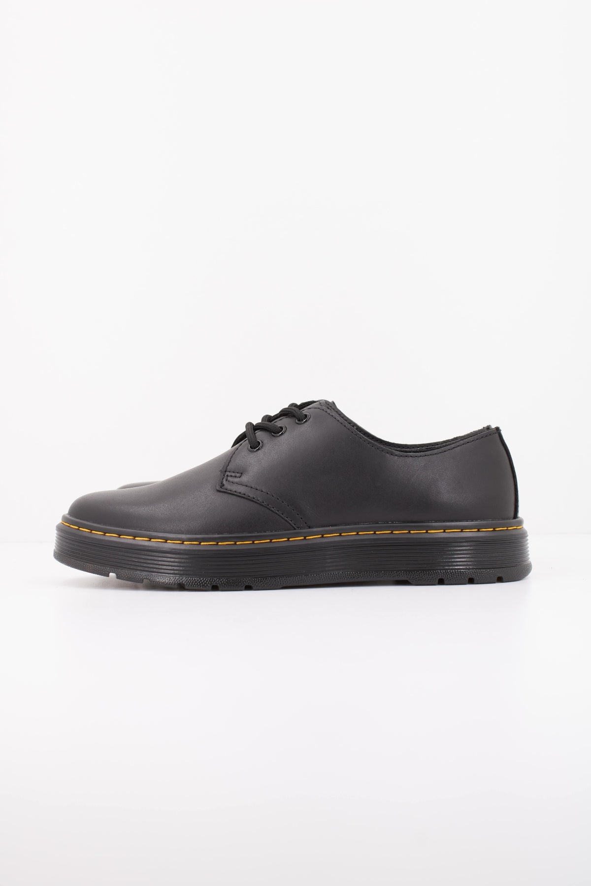 DR. MARTENS BROOKLINE LO EYE SHOE en color NEGRO (1)