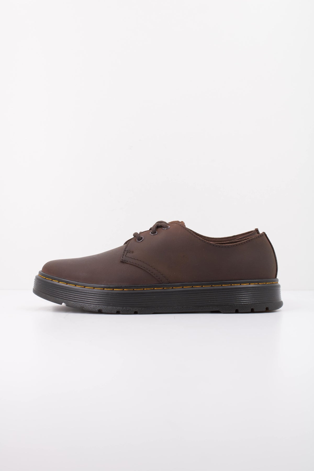 DR. MARTENS BROOKLINE LO EYE SHOE DARK en color MARRON (1)