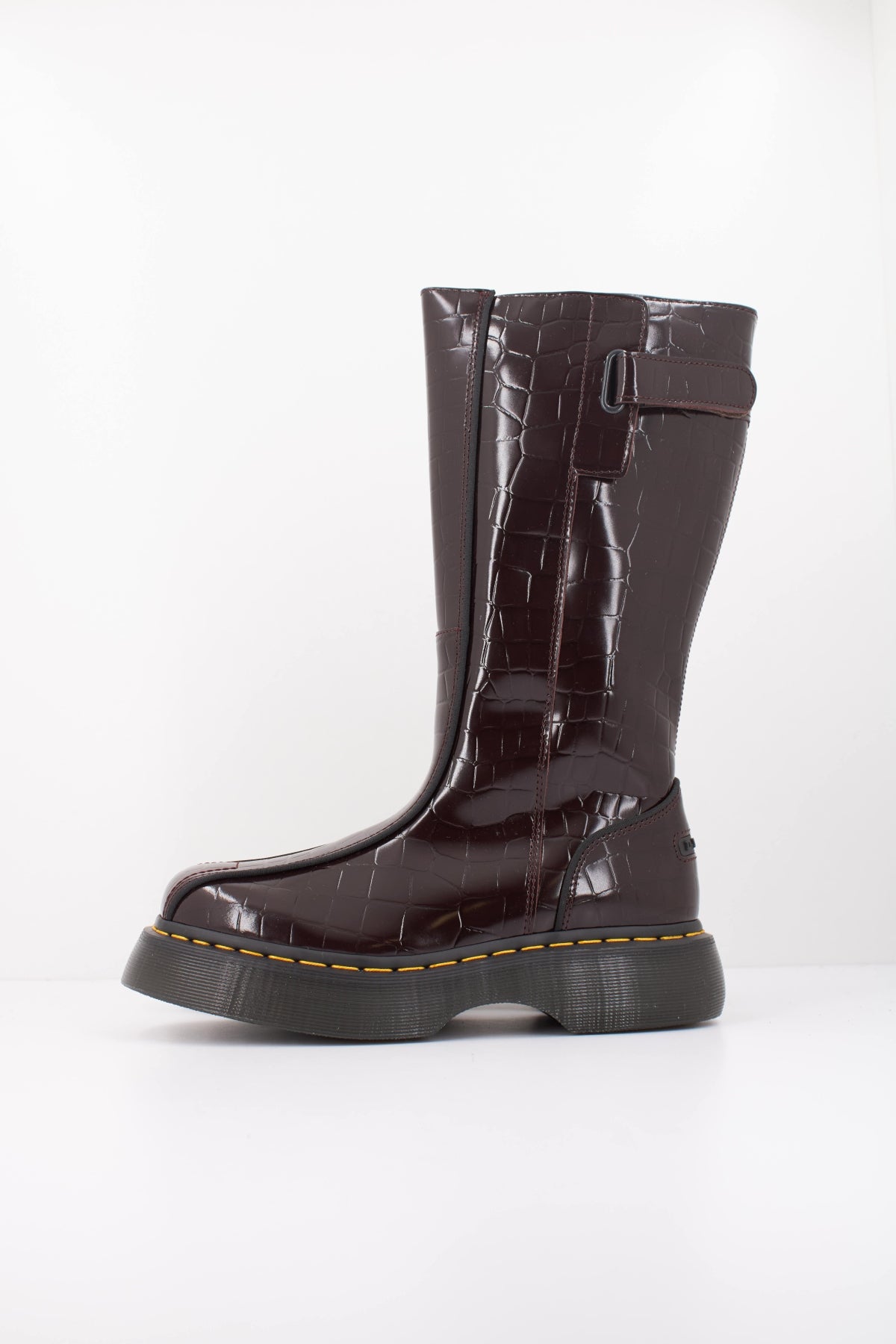 DR. MARTENS BUZZ HI en color BURDEOS (1)