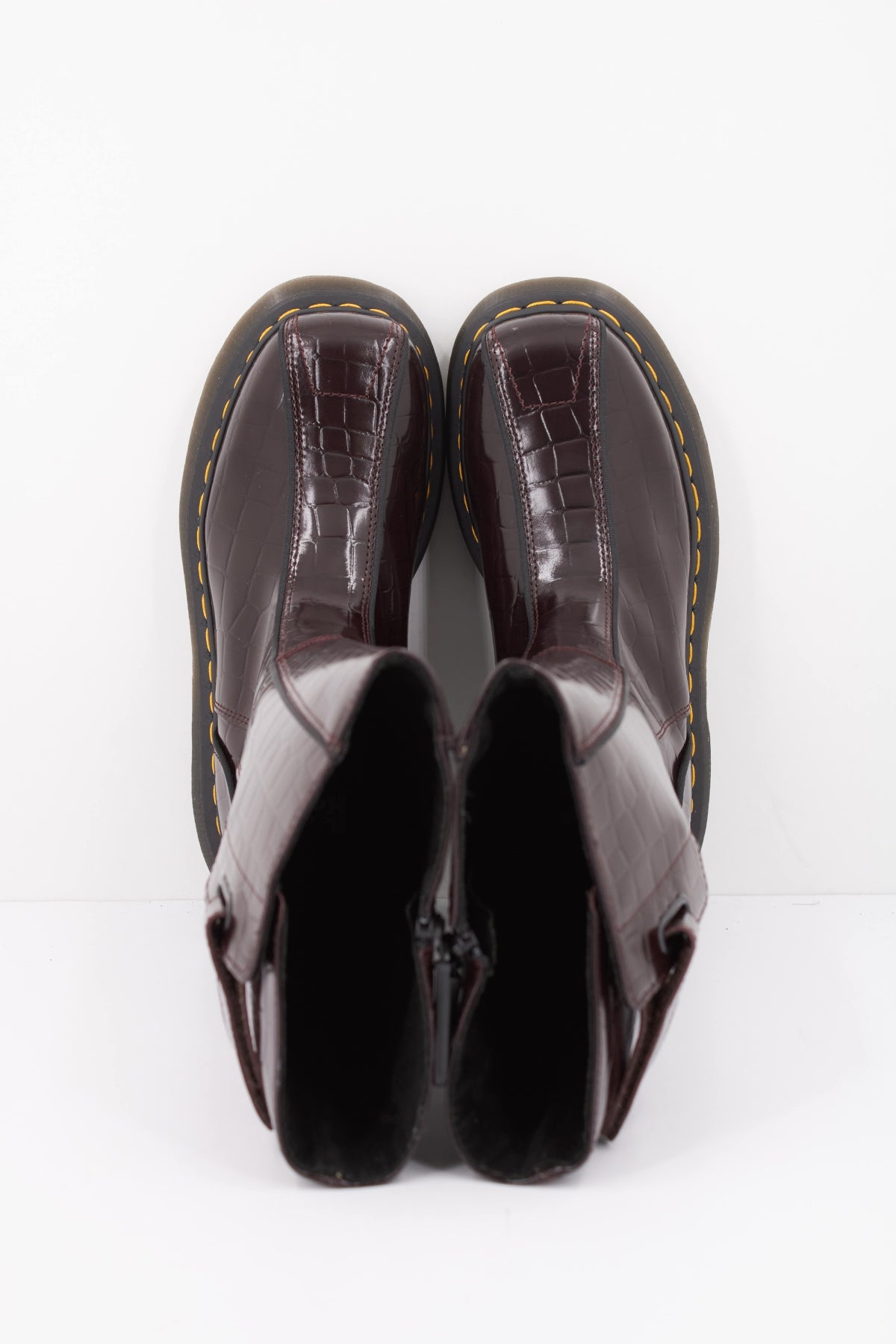 DR. MARTENS BUZZ HI en color BURDEOS (3)