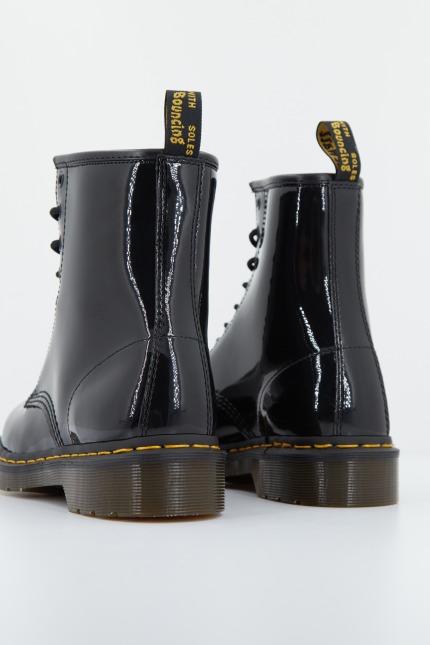 DR. MARTENS BOTAS DE CHAROL en color NEGRO (4)