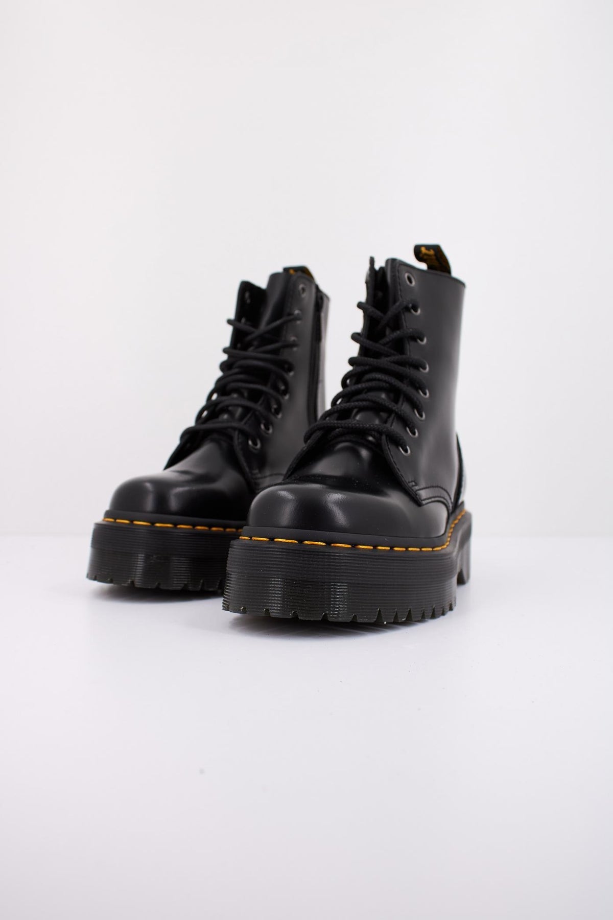 DR. MARTENS JADON EYELETS en color NEGRO (2)