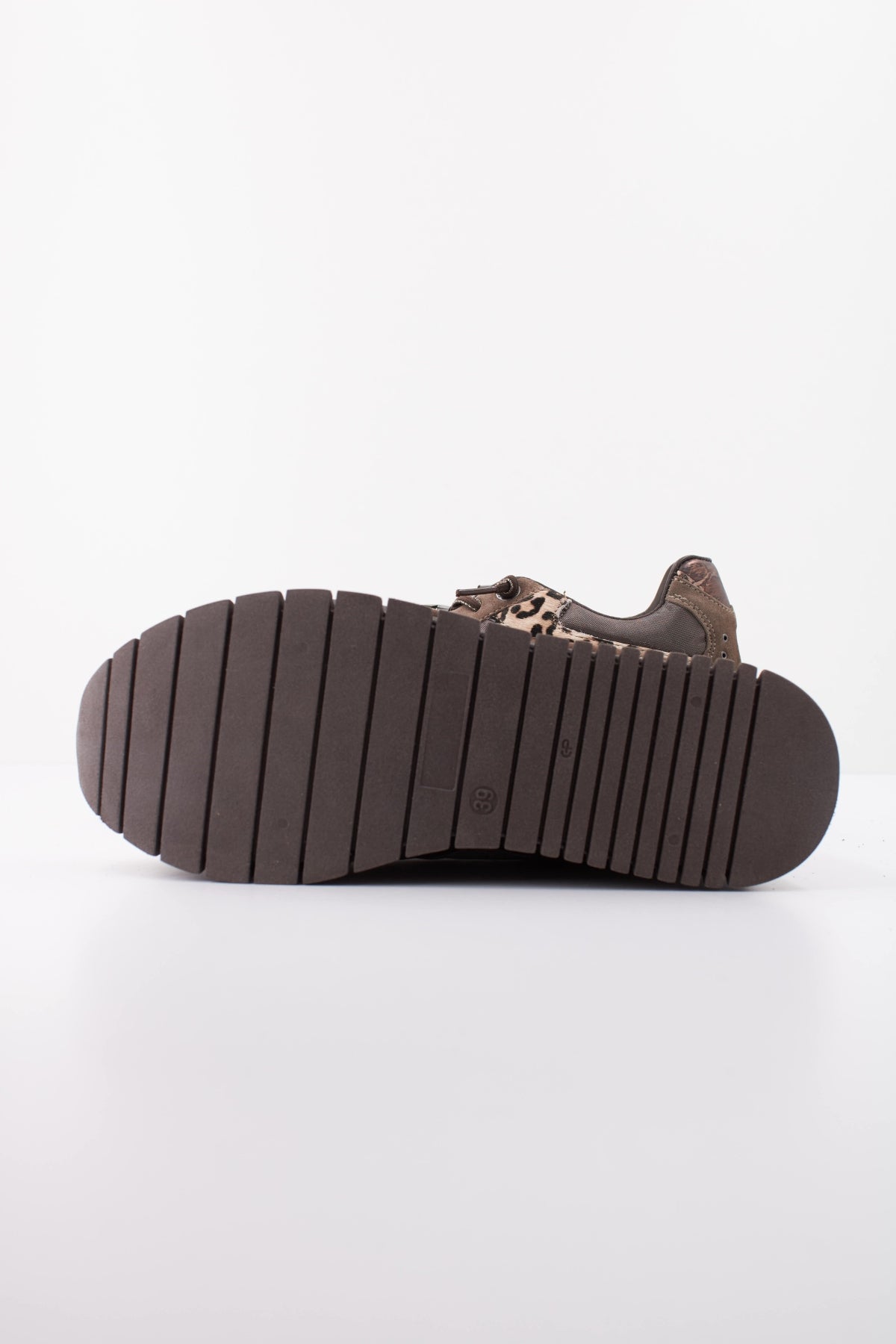 CETTI CSRA INV DEPORTIVO METAL en color MARRON CLARO (5)