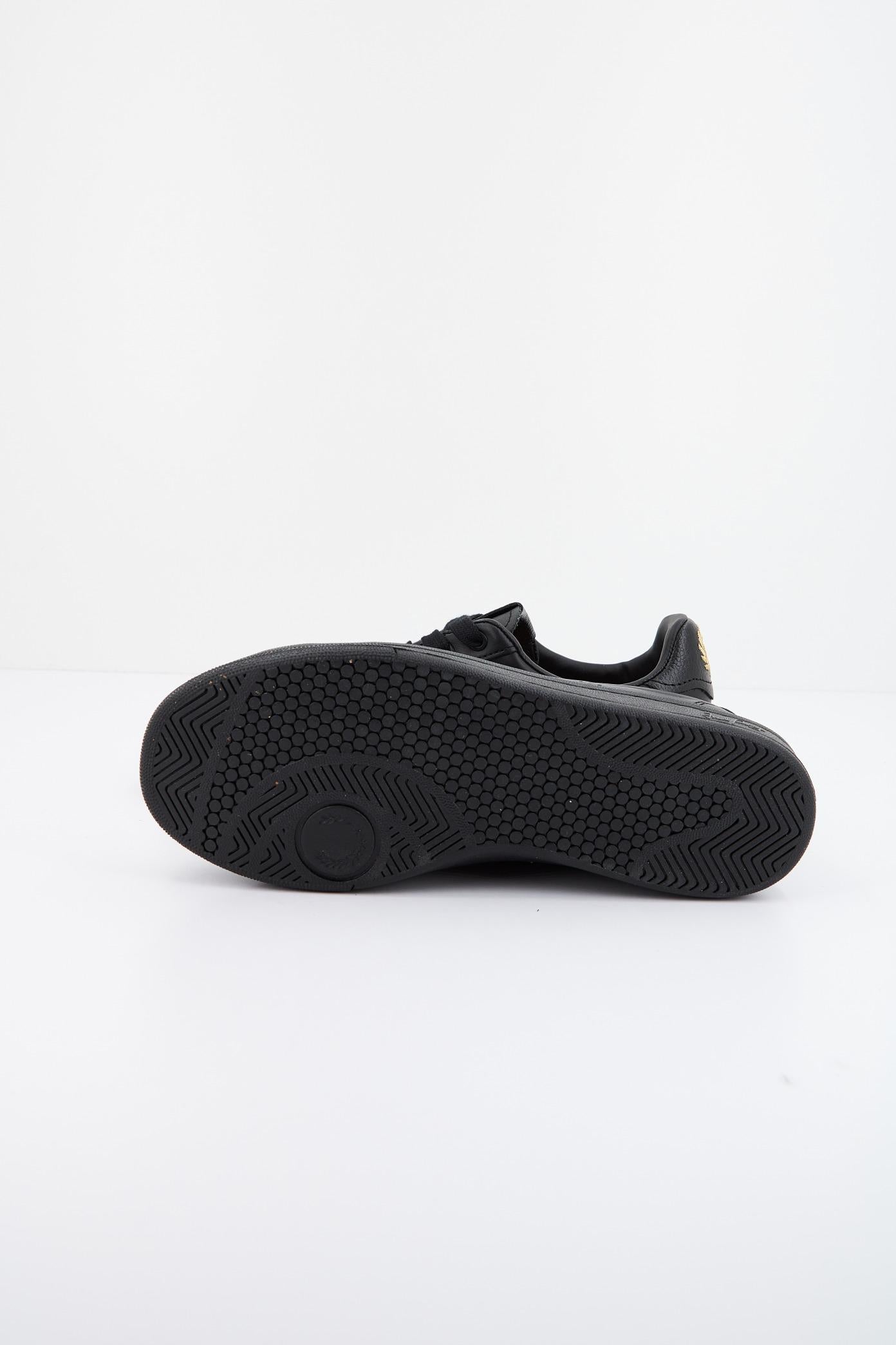 FRED PERRY LEATHER TAB en color NEGRO (4)