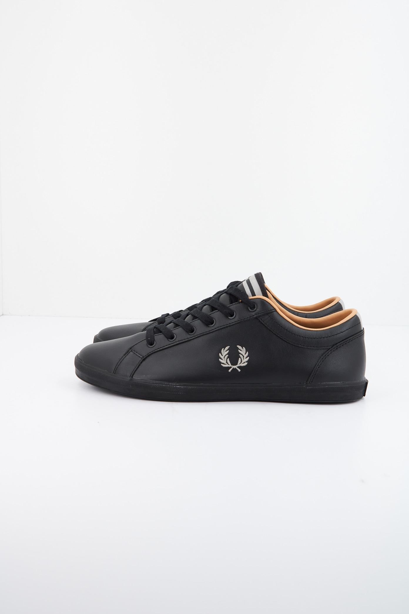 FRED PERRY BASELINE LEATHER en color NEGRO (1)