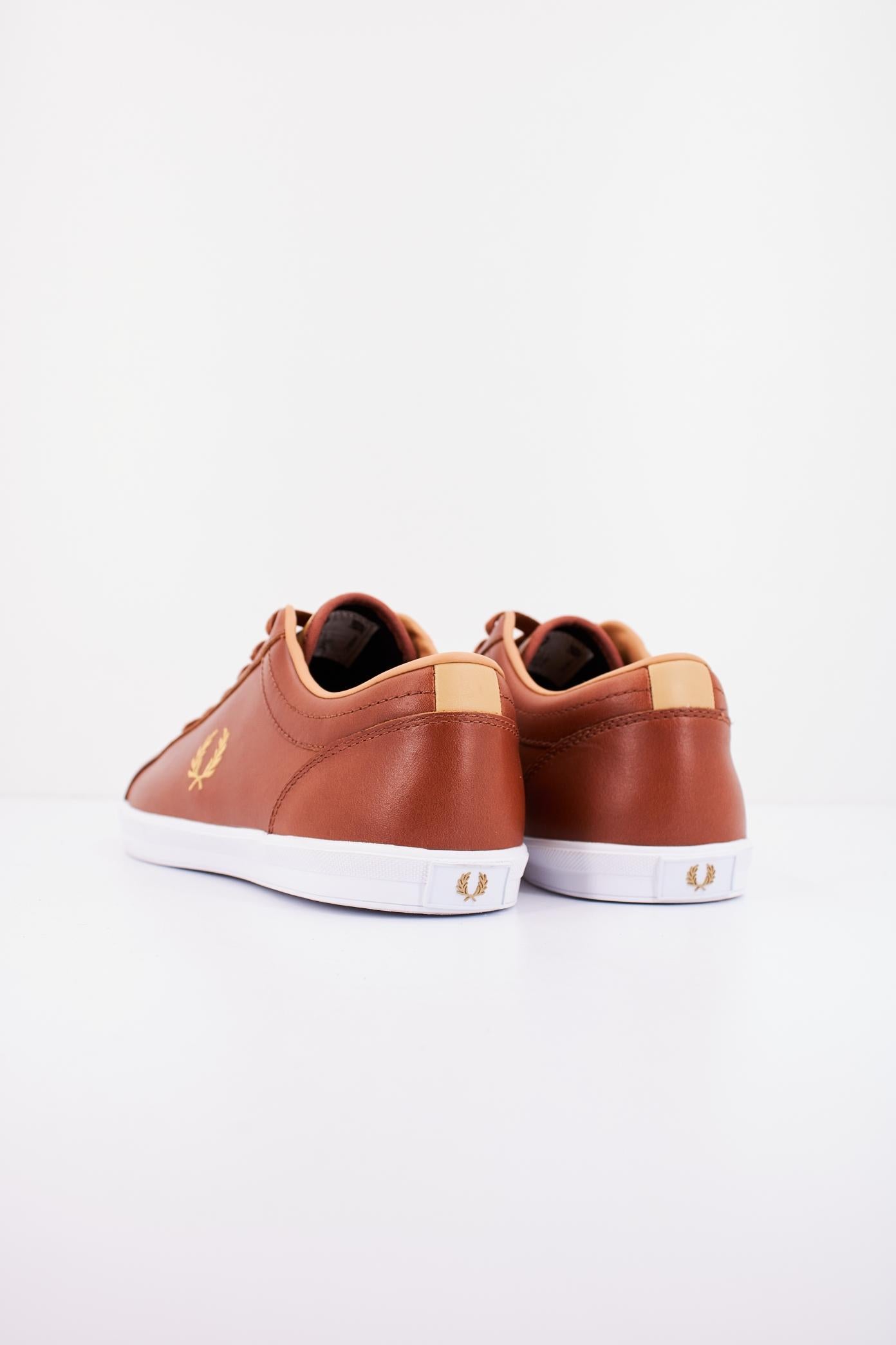 FRED PERRY BASELINE LEATHER en color MARRON (3)