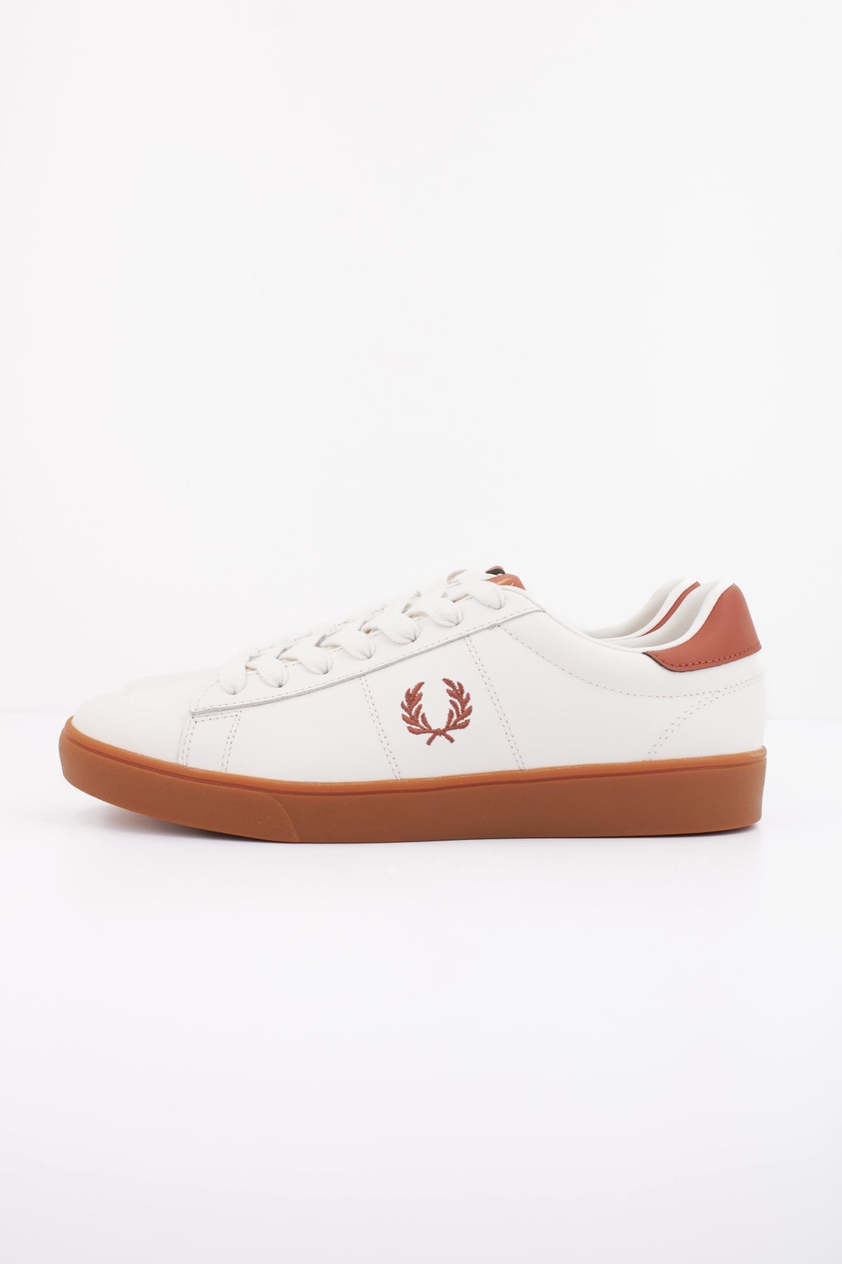 FRED PERRY SPENCER LEATHER en color BLANCO (1)
