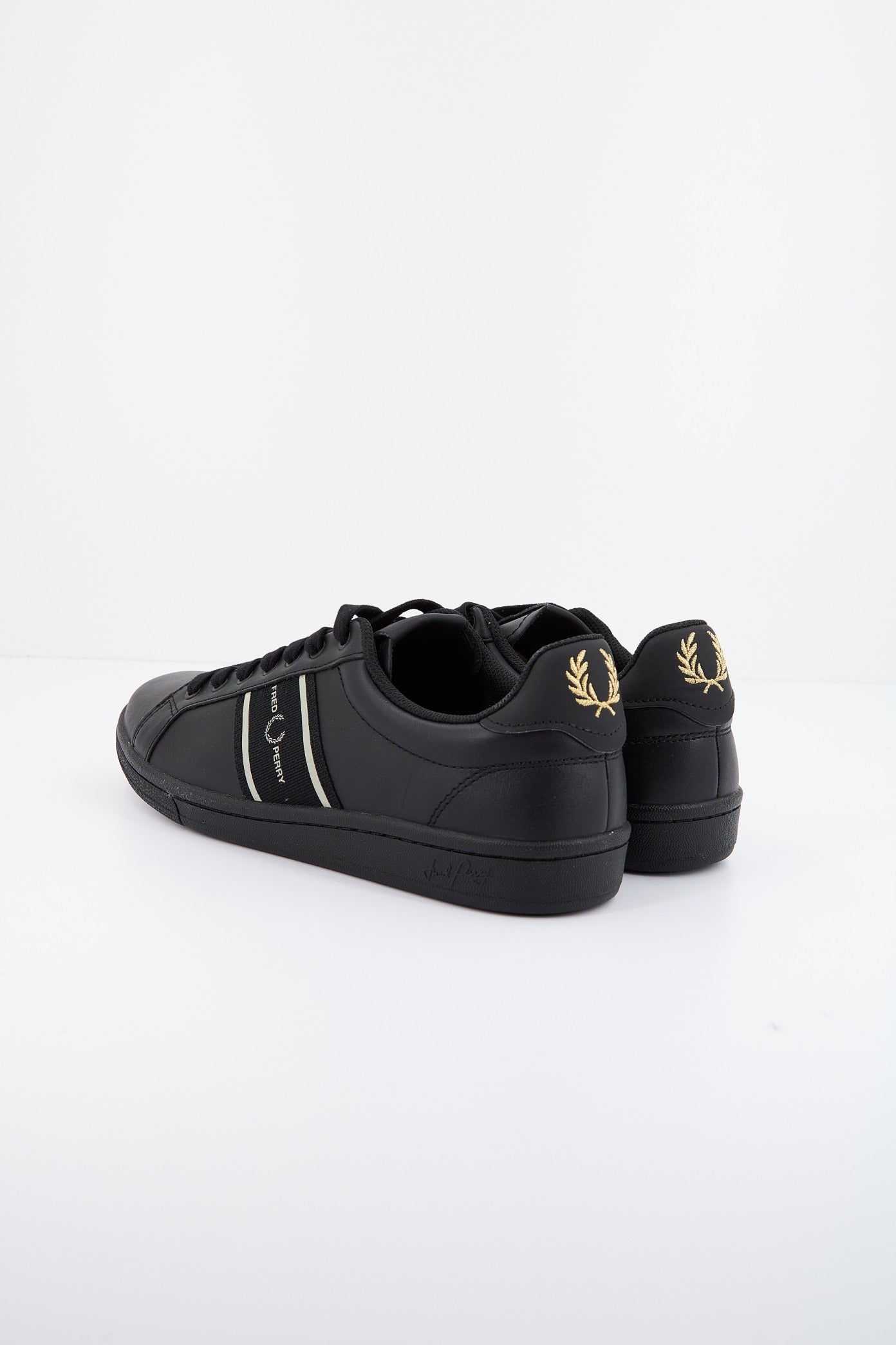 FRED PERRY B LEATHER en color NEGRO (3)