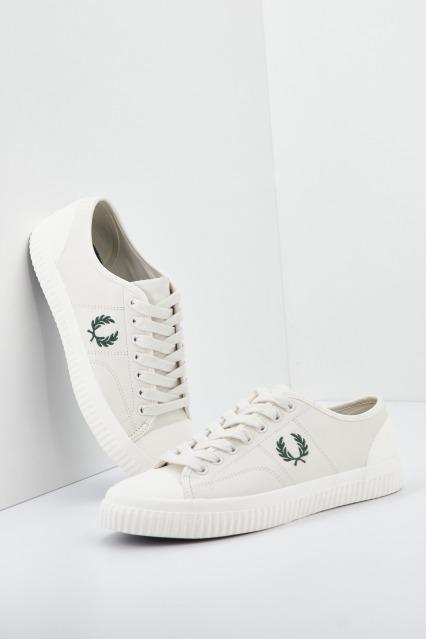 FRED PERRY HUGHES LOW LEATHER en color BLANCO (1)