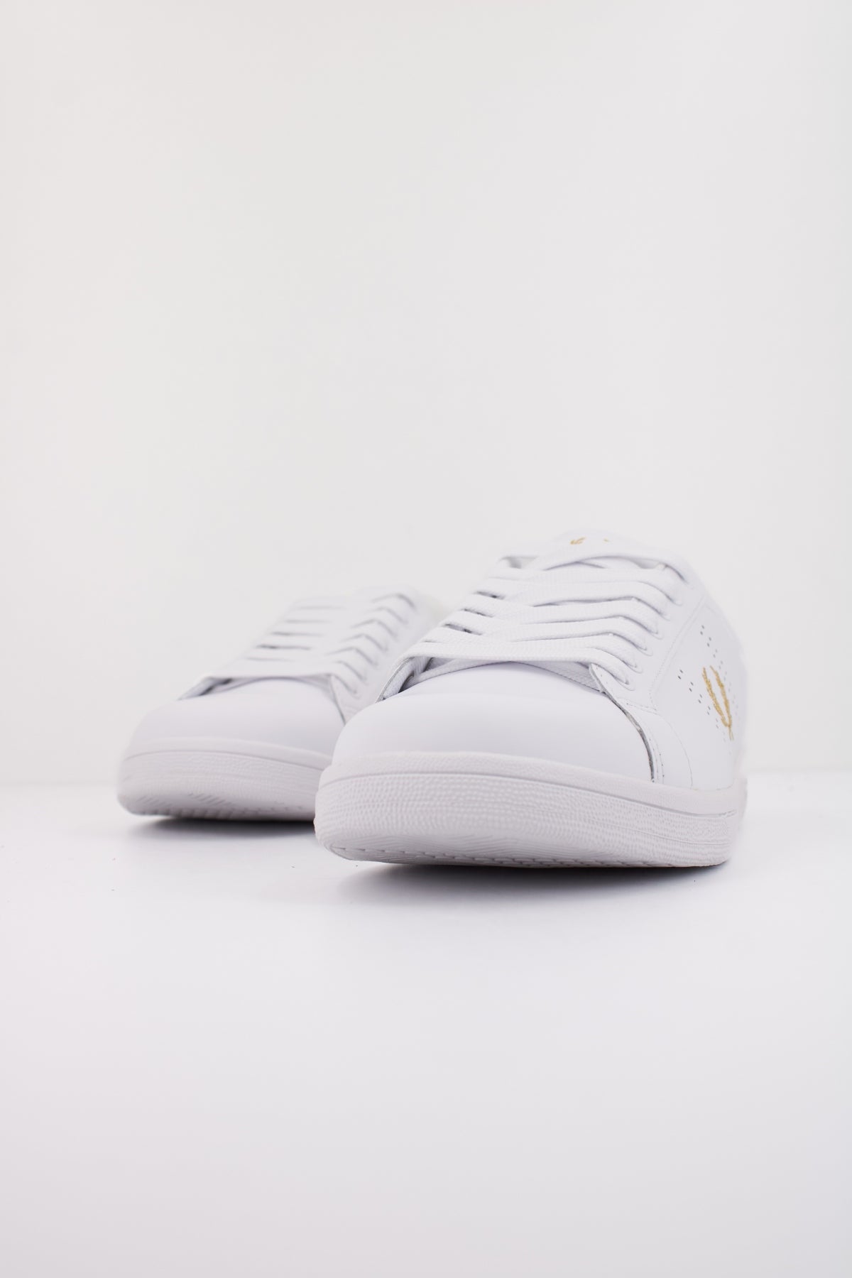FRED PERRY B LEATHER en color BLANCO (2)