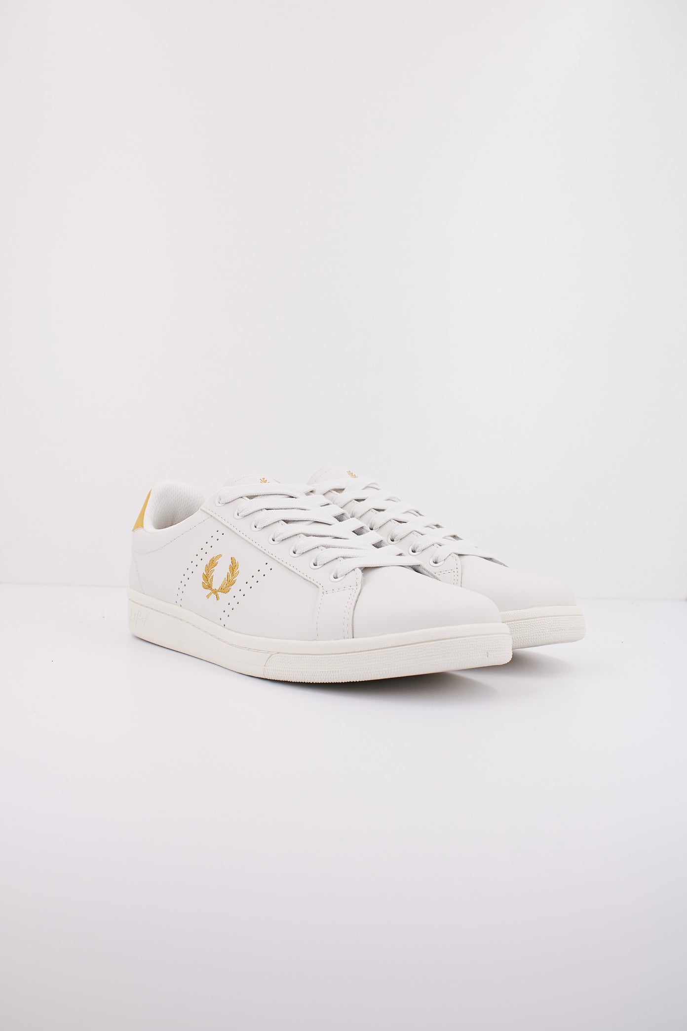 FRED PERRY B LEATHER en color BLANCO (2)