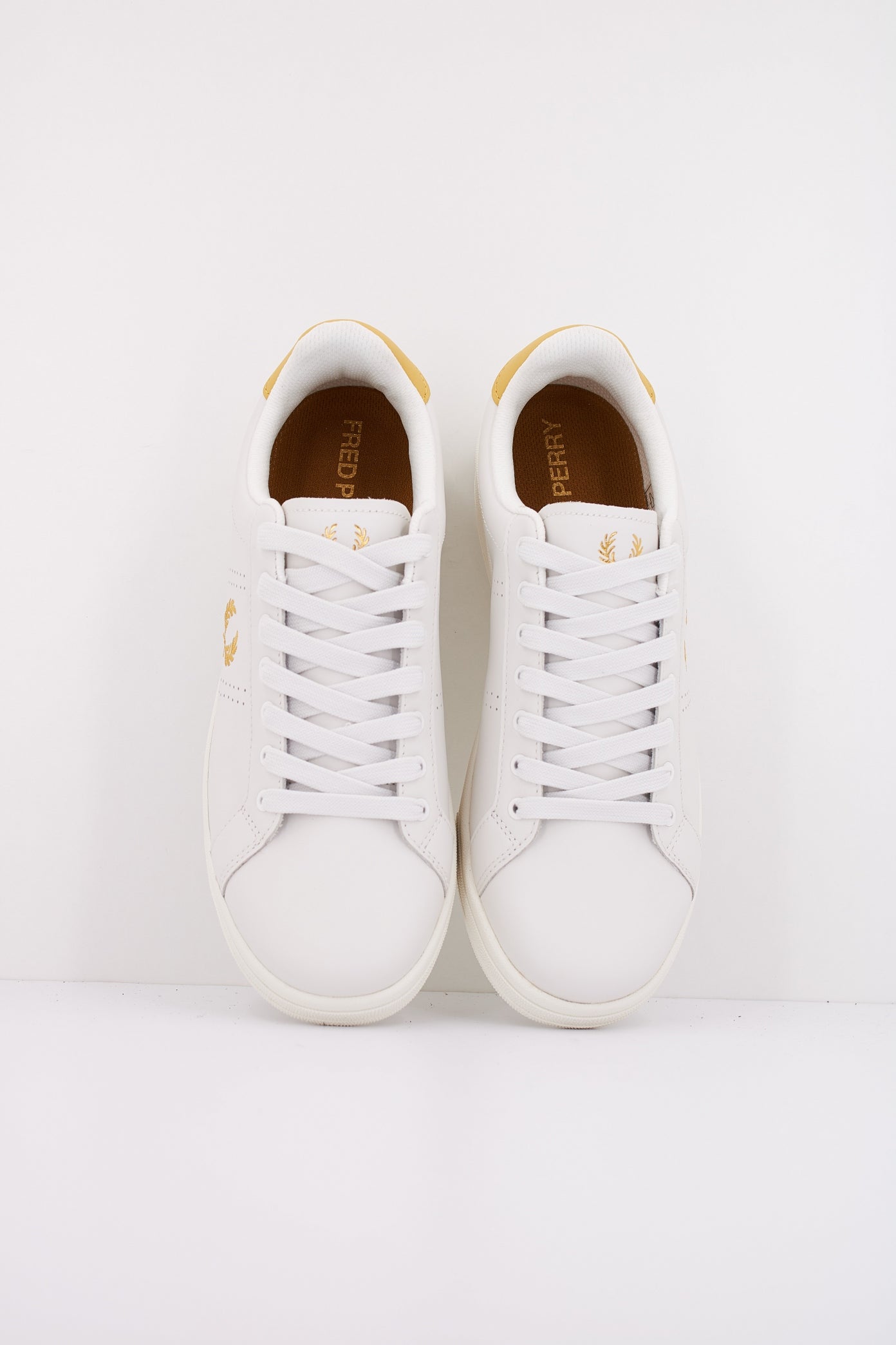 FRED PERRY B LEATHER en color BLANCO (3)