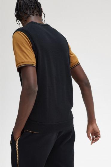 FRED PERRY CLASSIC V-NECK TANK en color NEGRO (3)