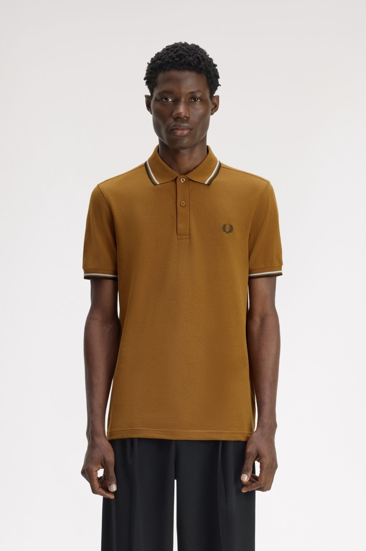 FRED PERRY MFP TWIN TIPPED SHIRT en color AMARILLO (1)