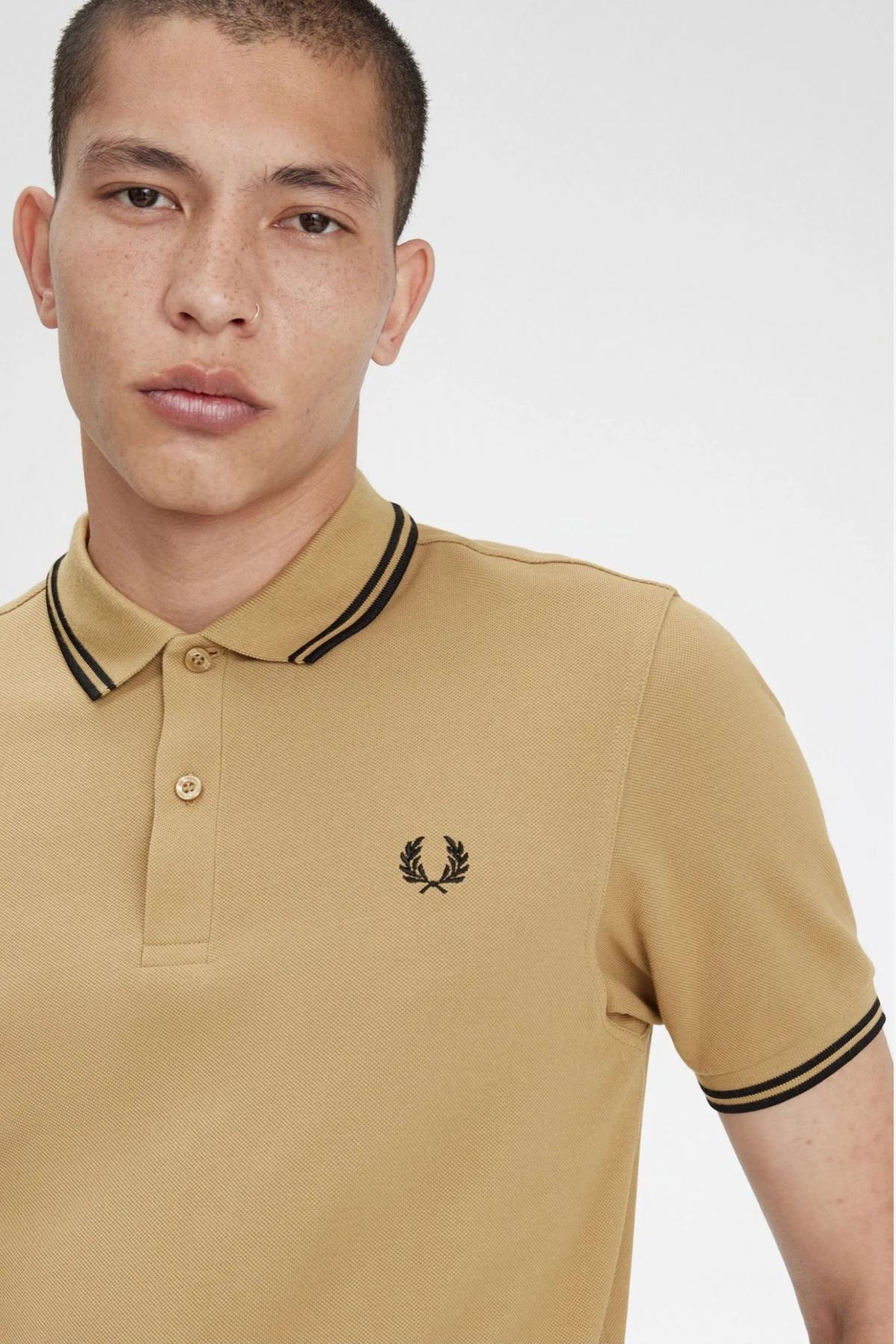FRED PERRY TWIN TIPPED en color MARRON (4)