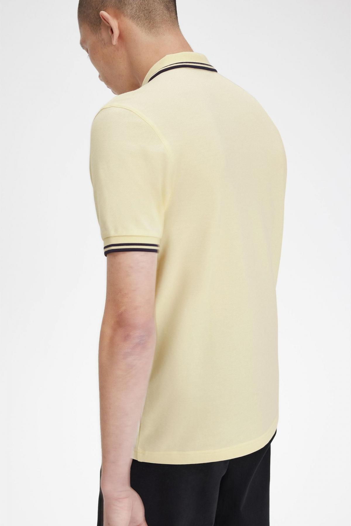 FRED PERRY TWIN TIPPED en color AMARILLO (4)