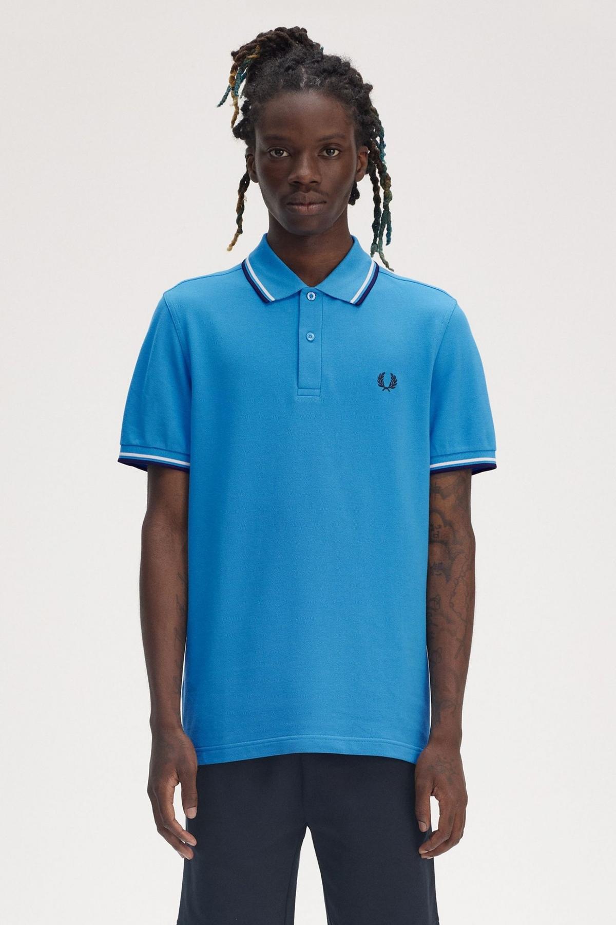 FRED PERRY TWIN TIPPED en color AZUL (1)
