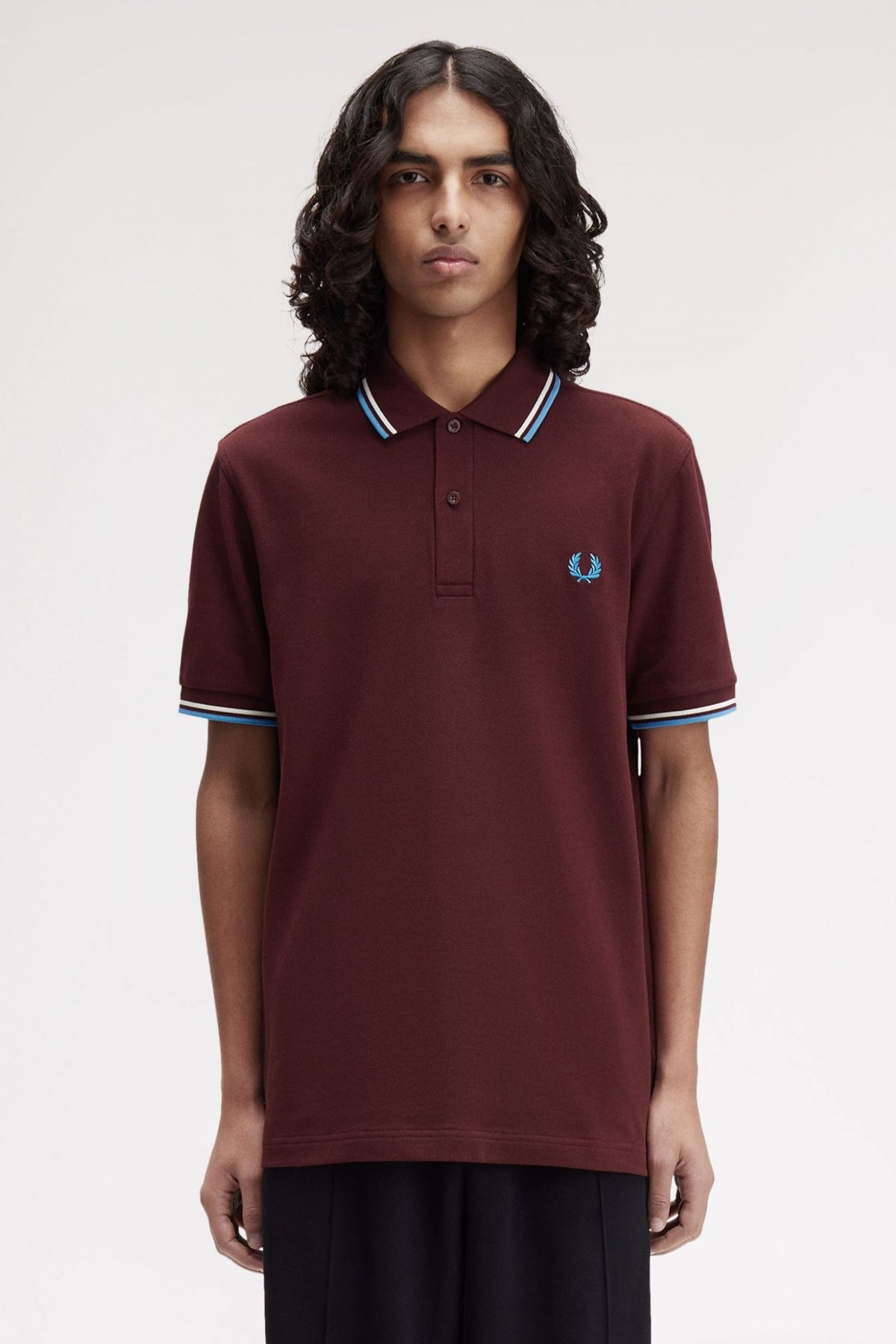 FRED PERRY TWIN TIPPED en color BURDEOS (1)