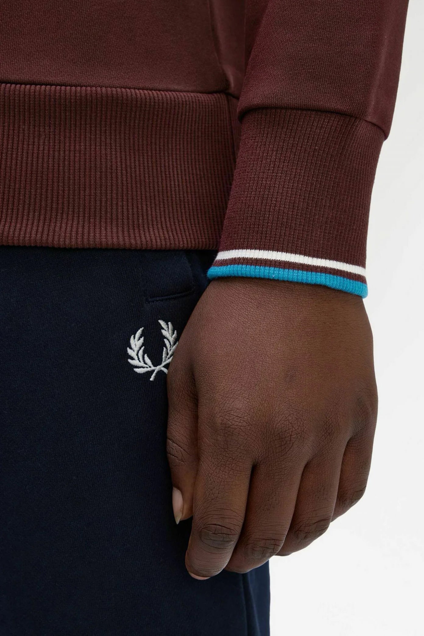 FRED PERRY NECK SWEATSHIRT en color MARRON (4)
