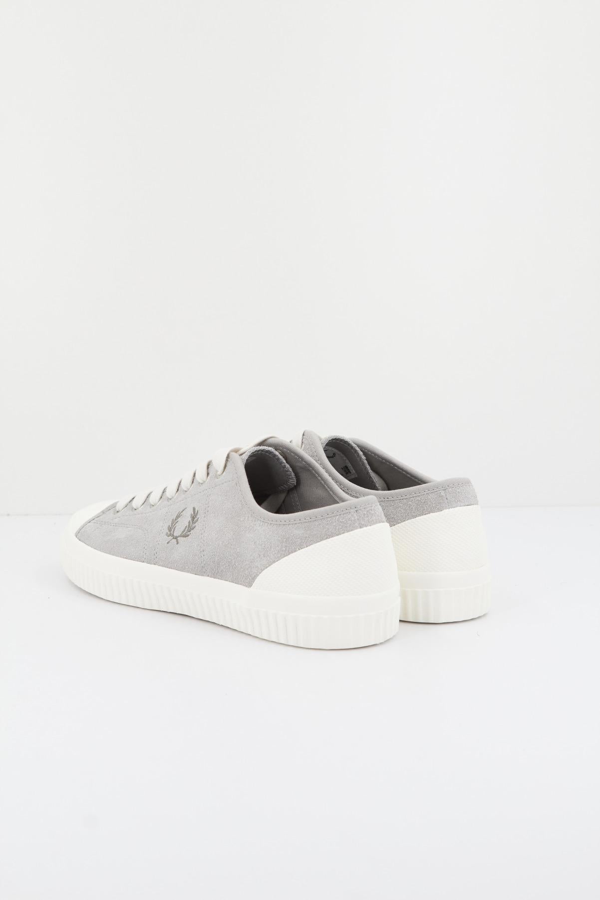 FRED PERRY HUGHES LOW TEXTURED SUEDE en color GRIS (3)