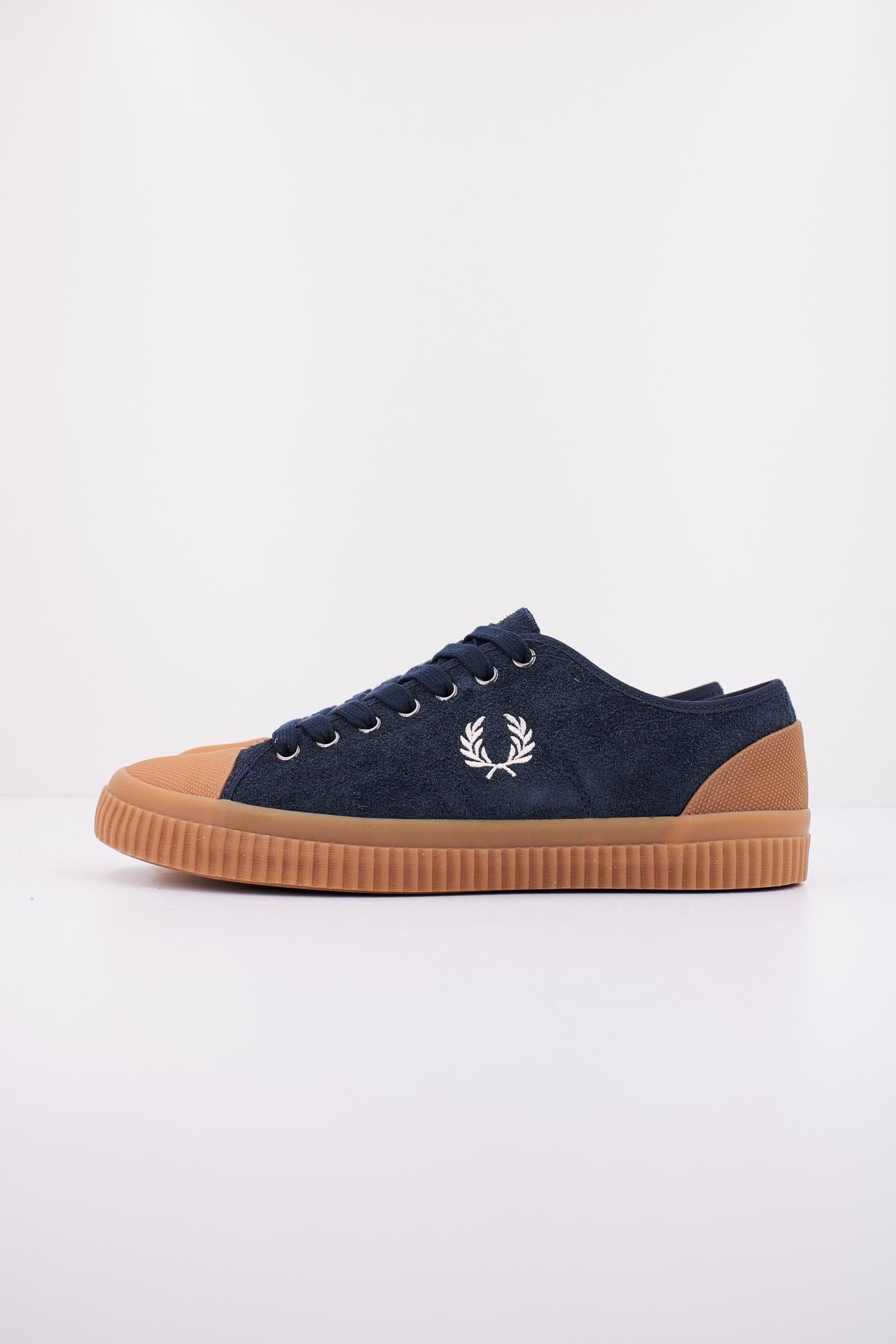 FRED PERRY HUGHES LOW TEXT SUE en color AZUL (1)