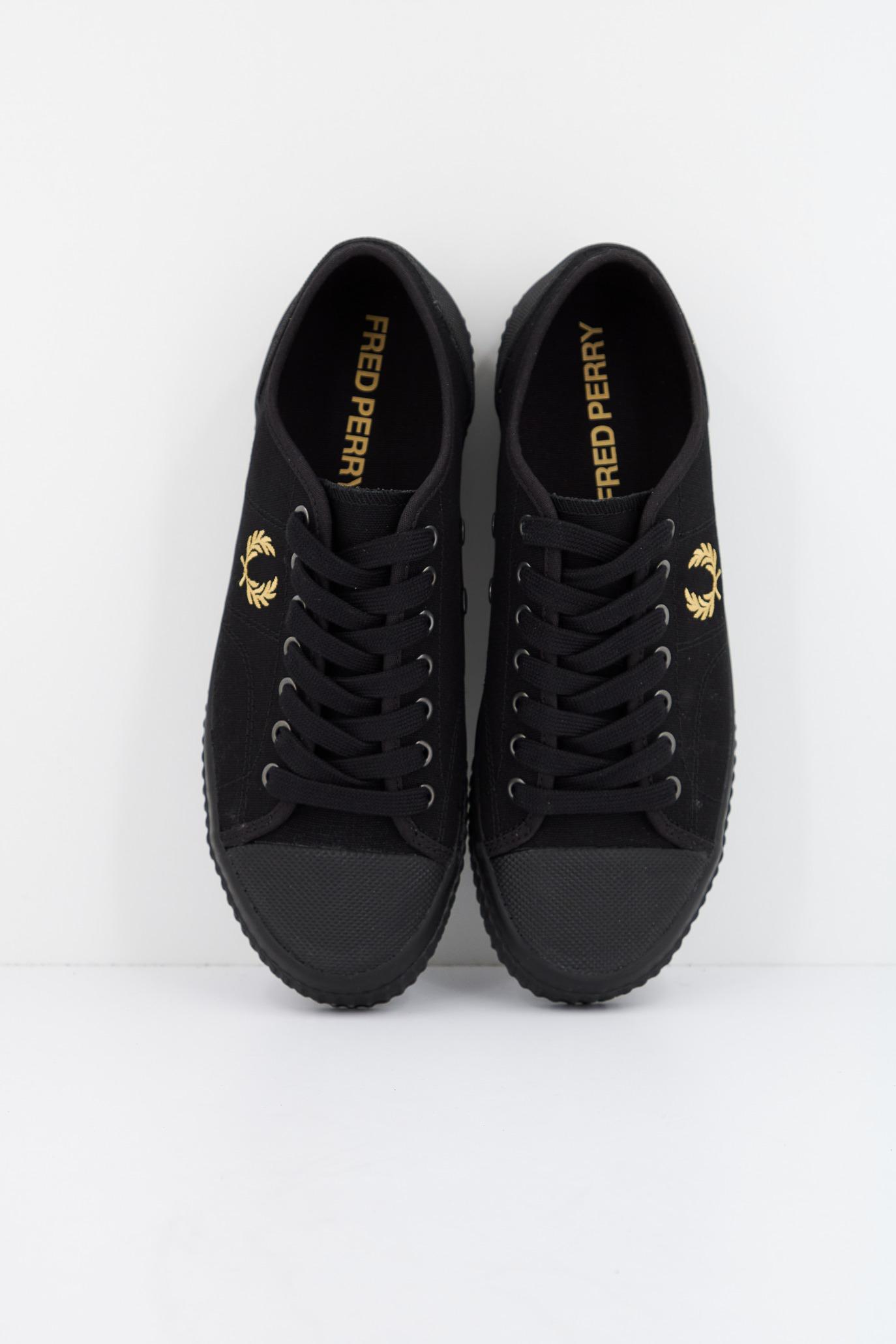 FRED PERRY HUGHES LOW CANVAS en color NEGRO (2)