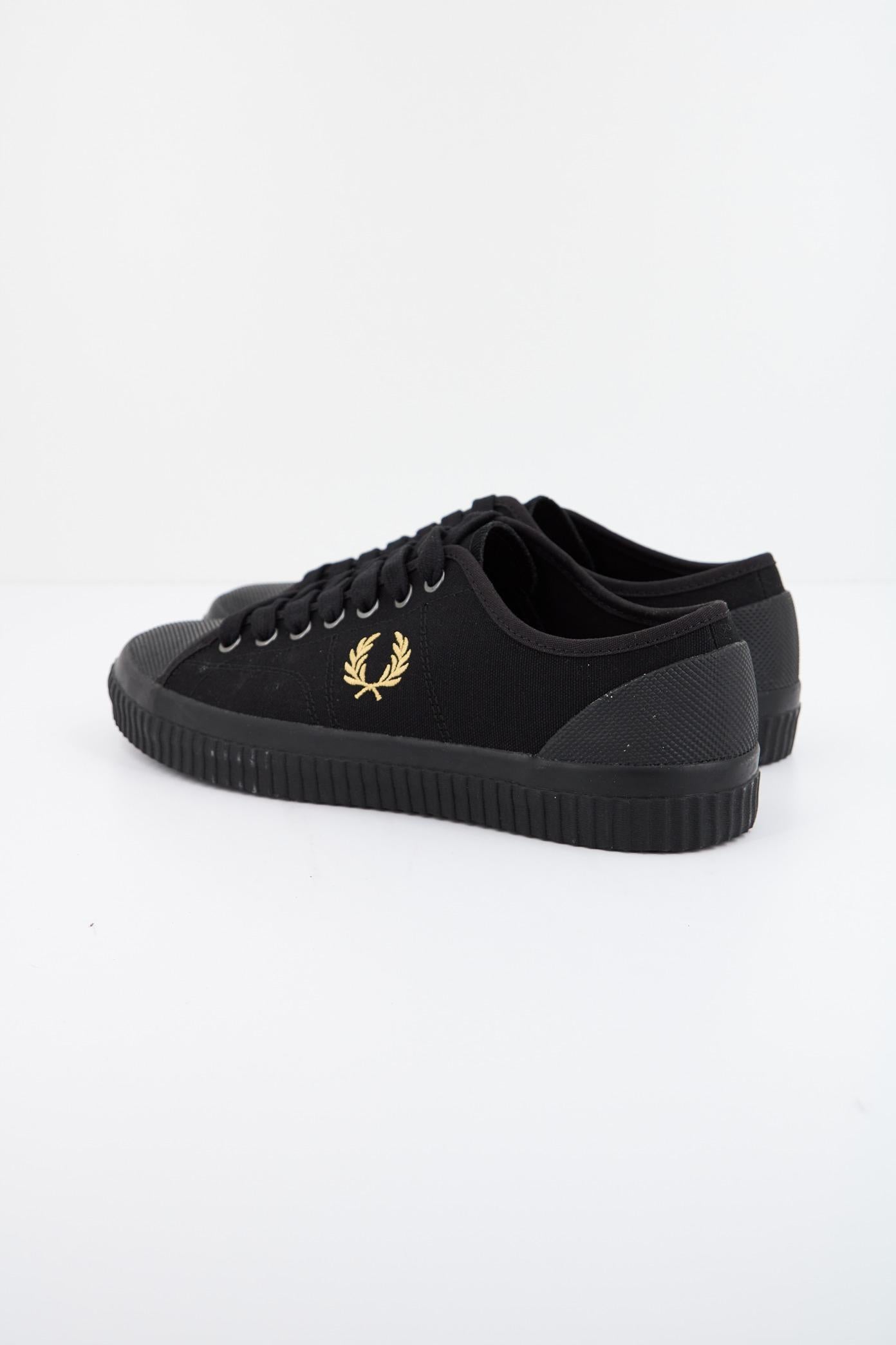 FRED PERRY HUGHES LOW CANVAS en color NEGRO (3)