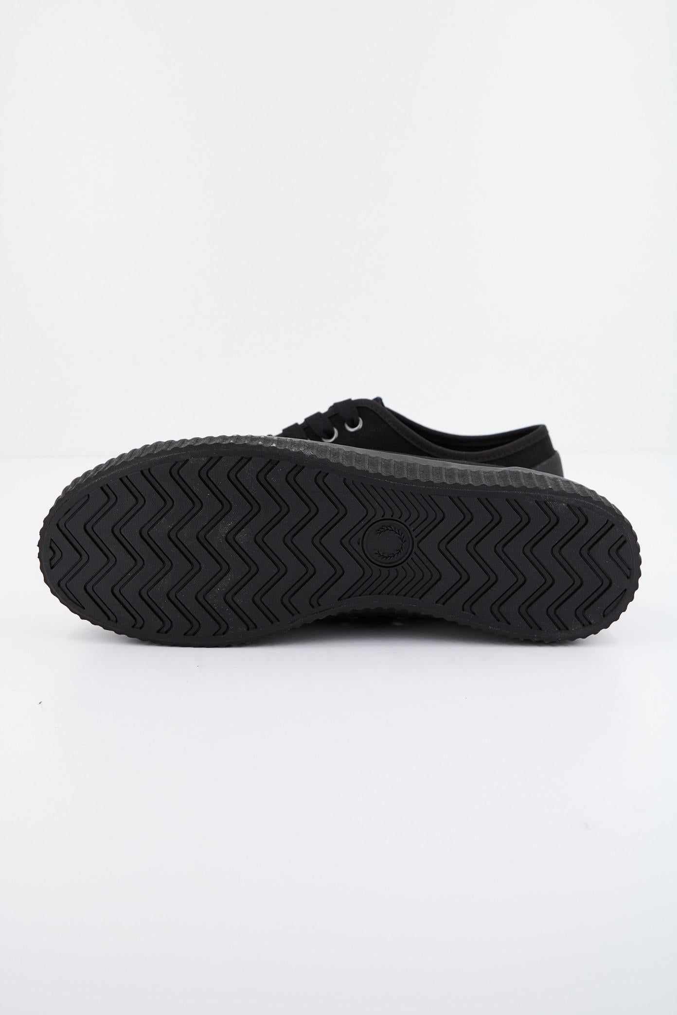 FRED PERRY HUGHES LOW CANVAS en color NEGRO (4)