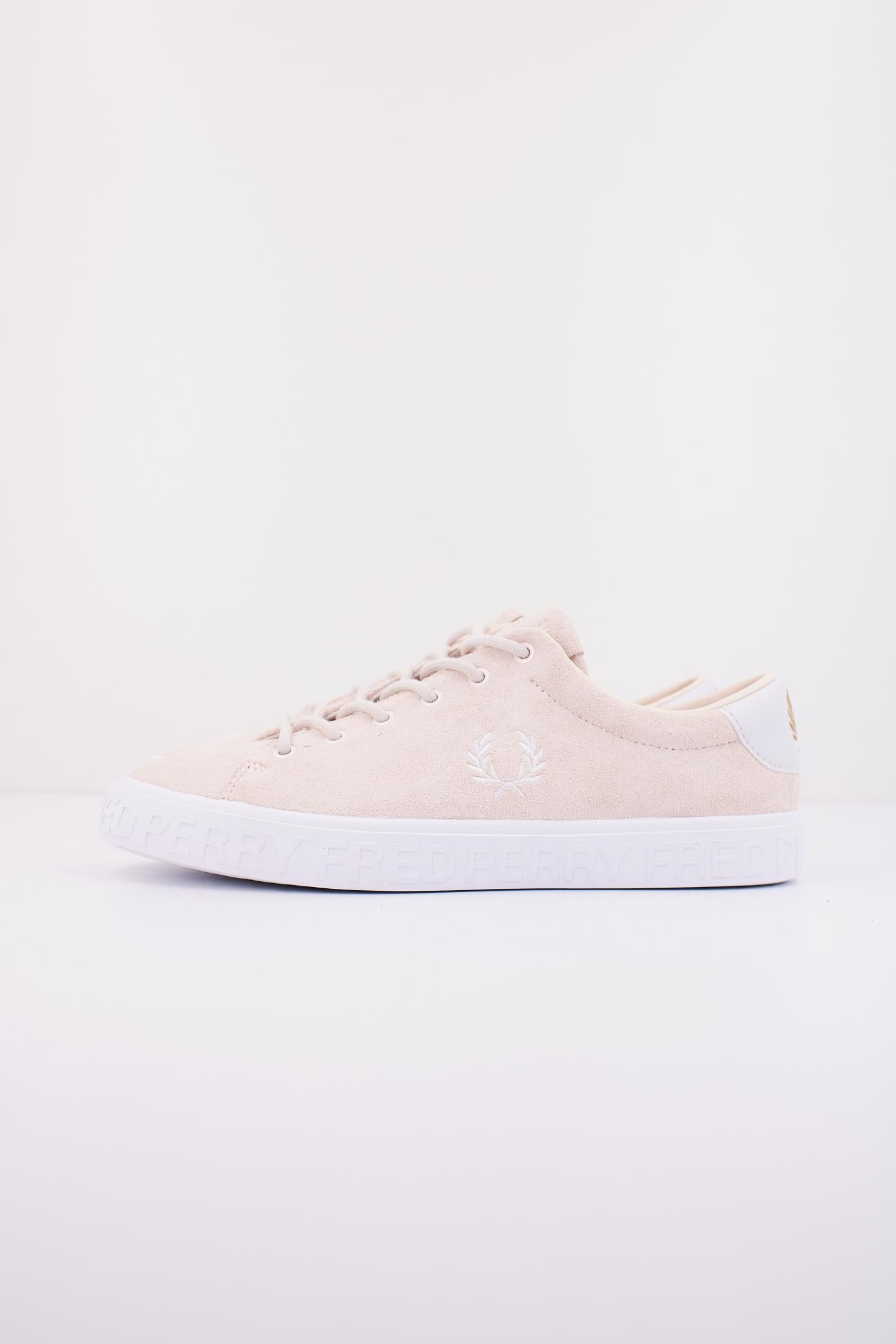 FRED PERRY LOTTIE SUEDE en color MARRON CLARO (1)