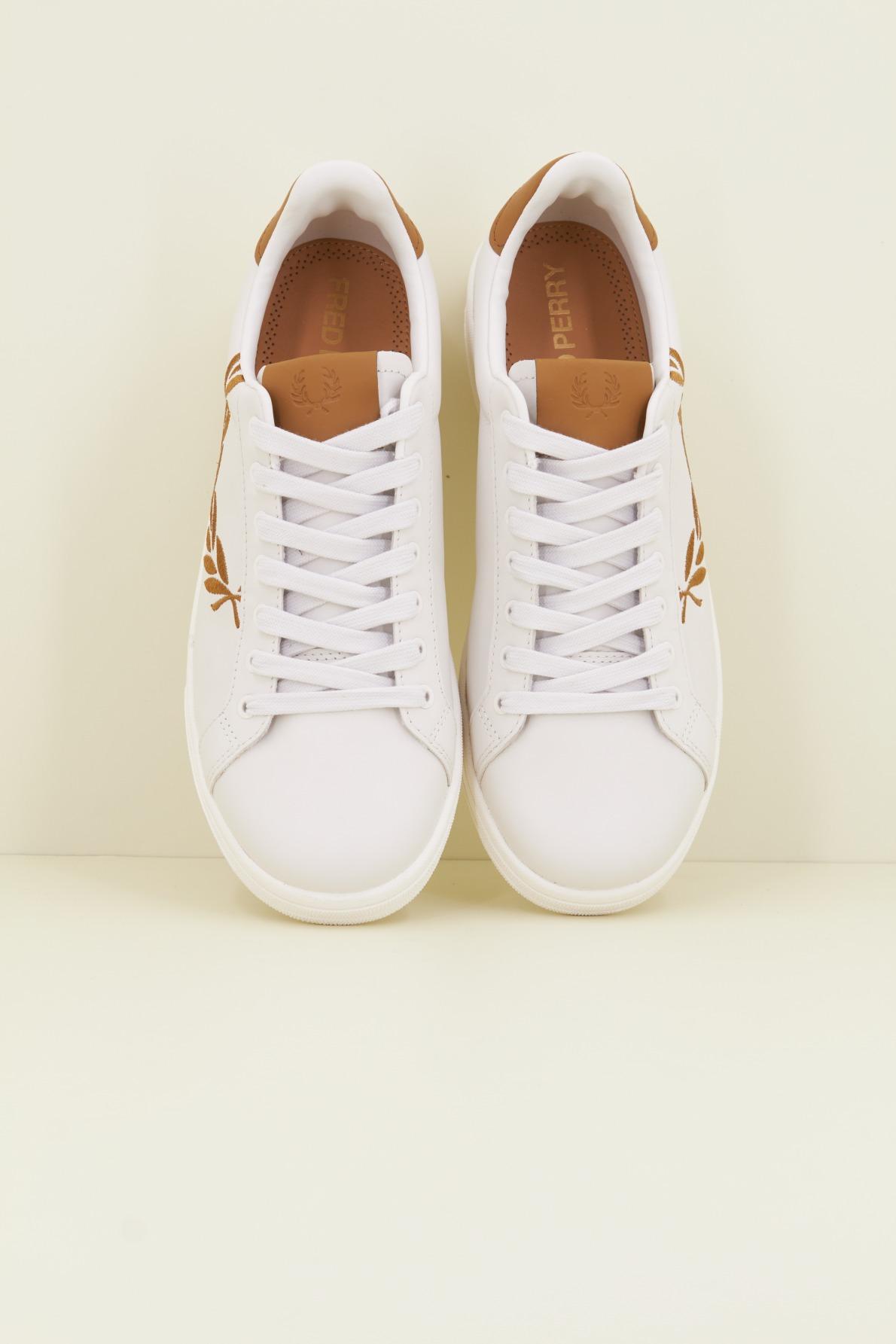 FRED PERRY LEATHER/BRANDED en color BEIS (2)