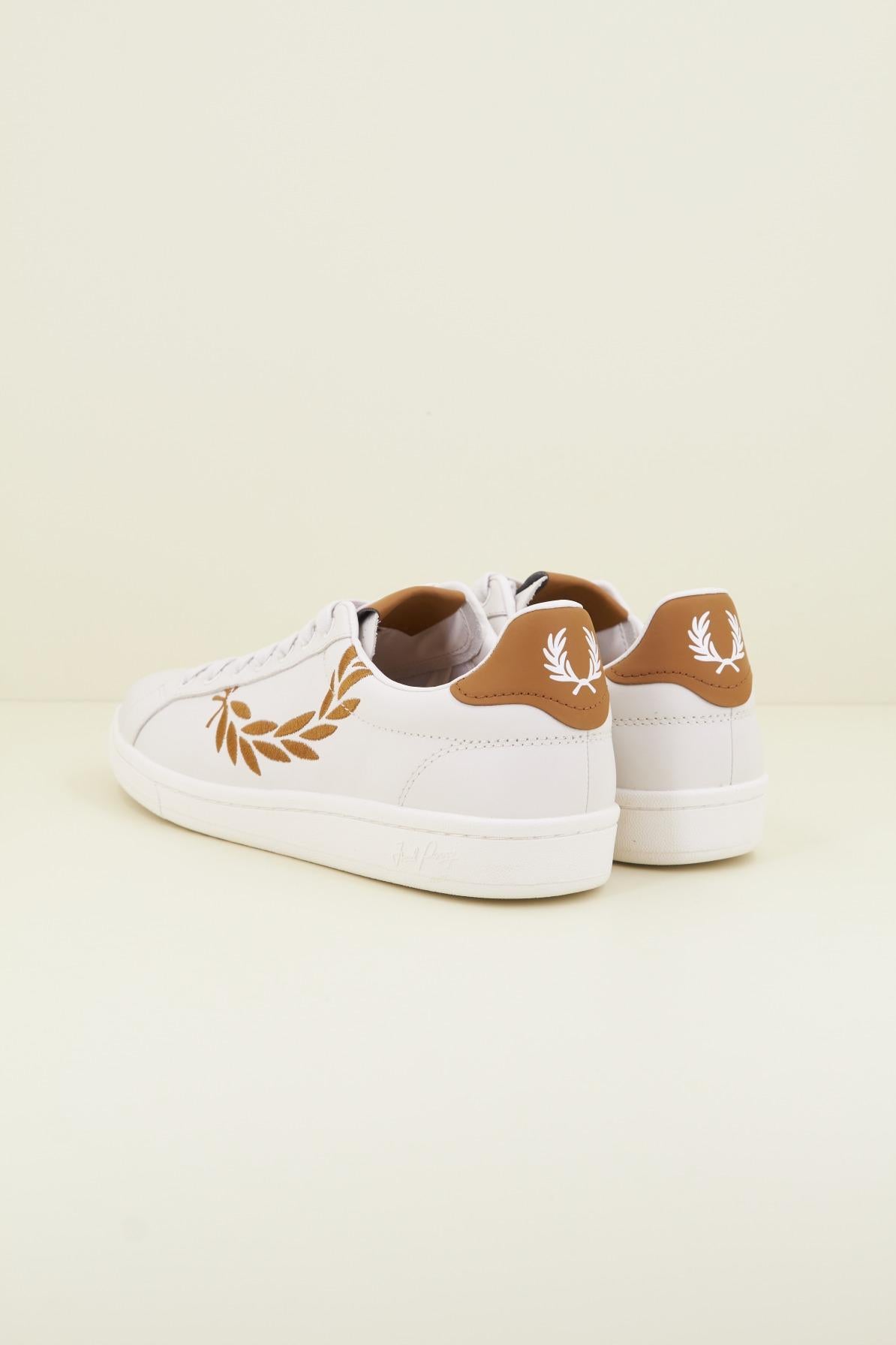 FRED PERRY LEATHER/BRANDED en color BEIS (3)