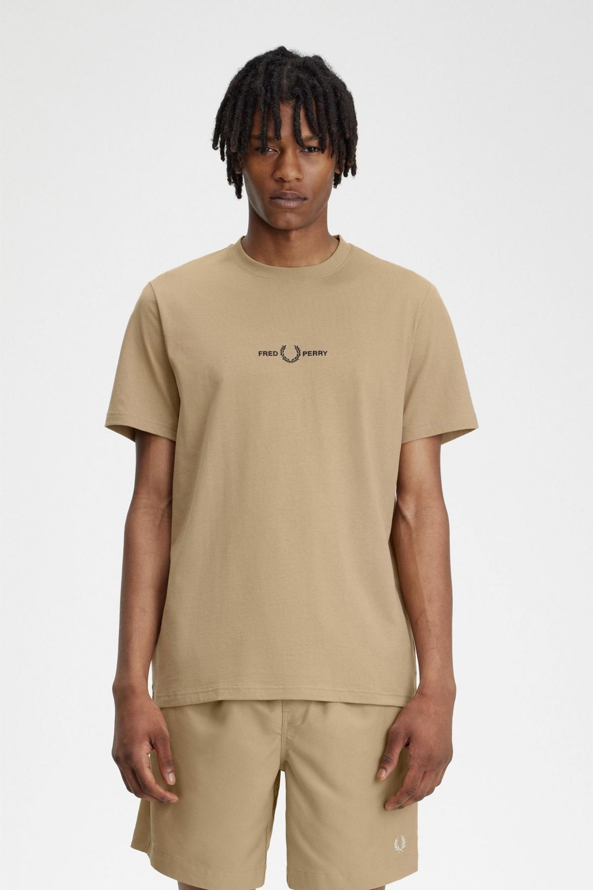 FRED PERRY EMBROIDERED T-SHIRT en color MARRON CLARO (1)