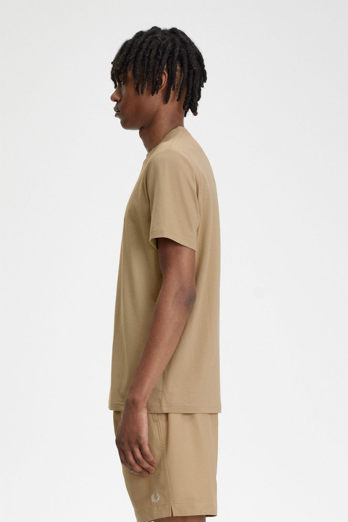 FRED PERRY EMBROIDERED T-SHIRT en color MARRON CLARO (3)