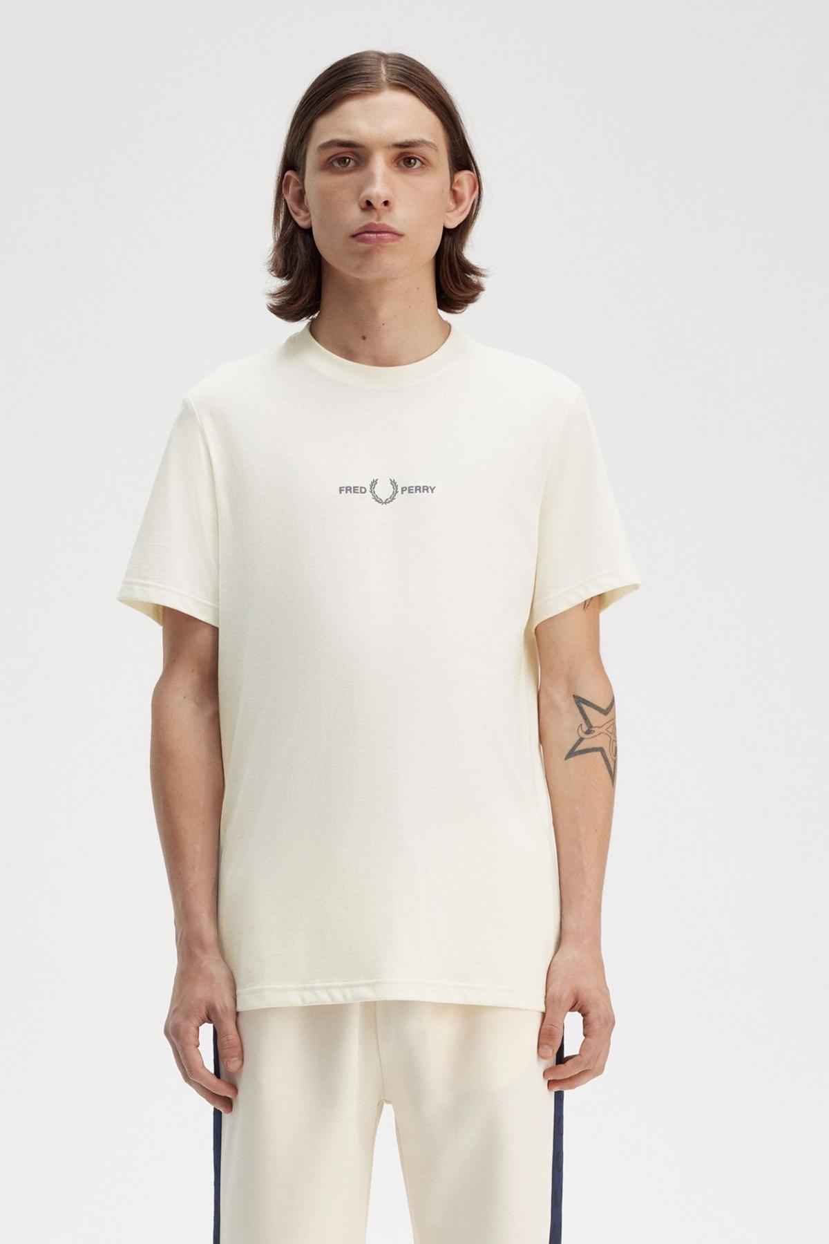 FRED PERRY EMBROIDERED T-SHIRT en color BEIS (1)