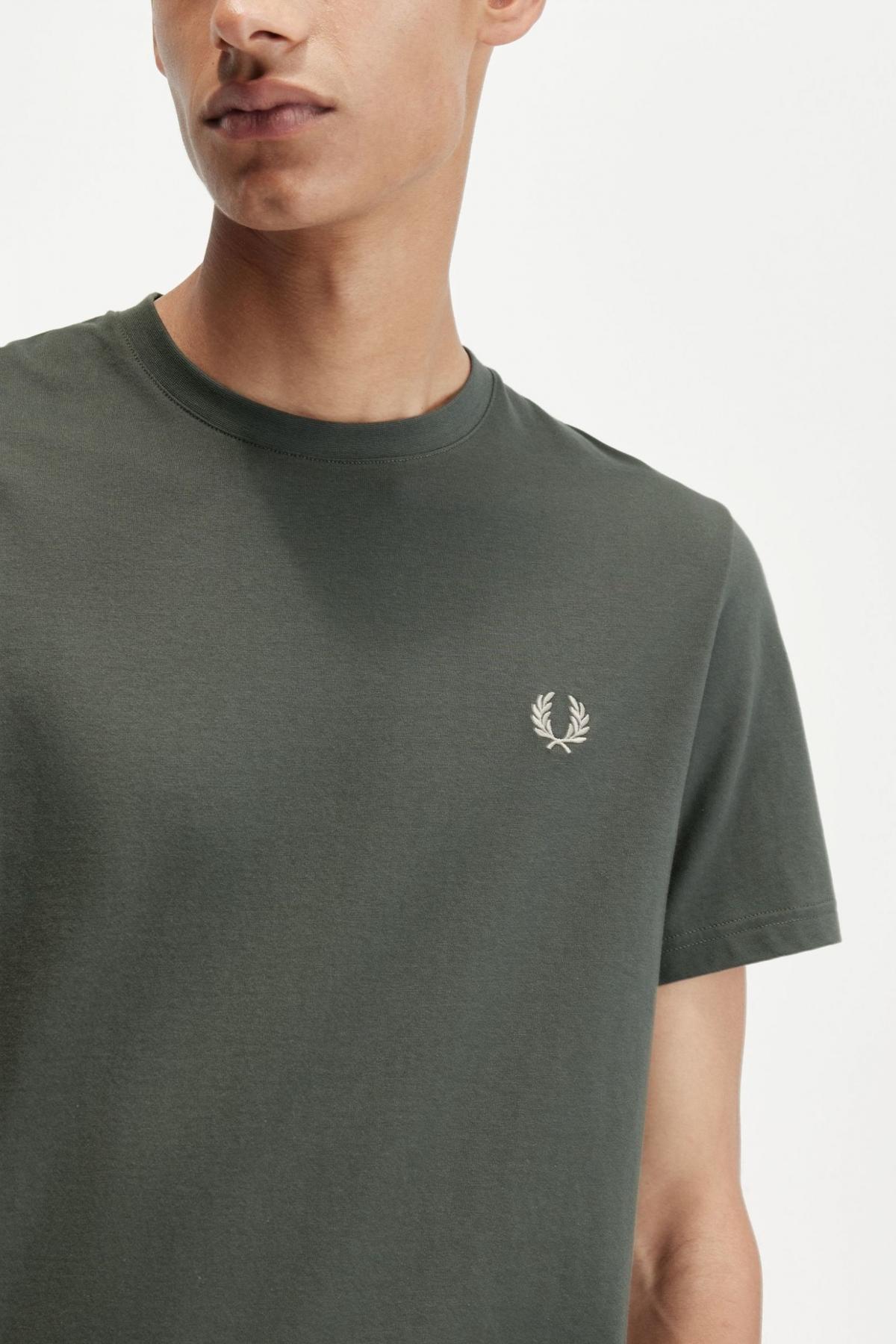 FRED PERRY LAUREL GRAPHIC en color VERDE (5)