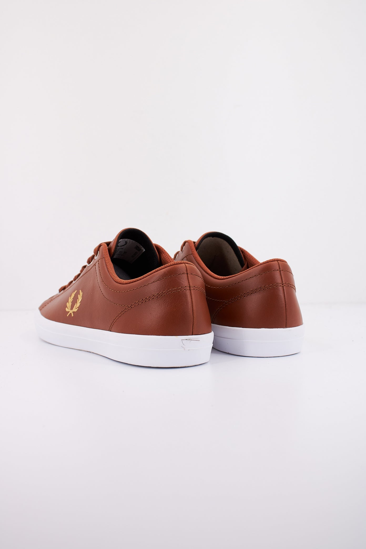 FRED PERRY BASELINE LEATHER en color MARRON (4)