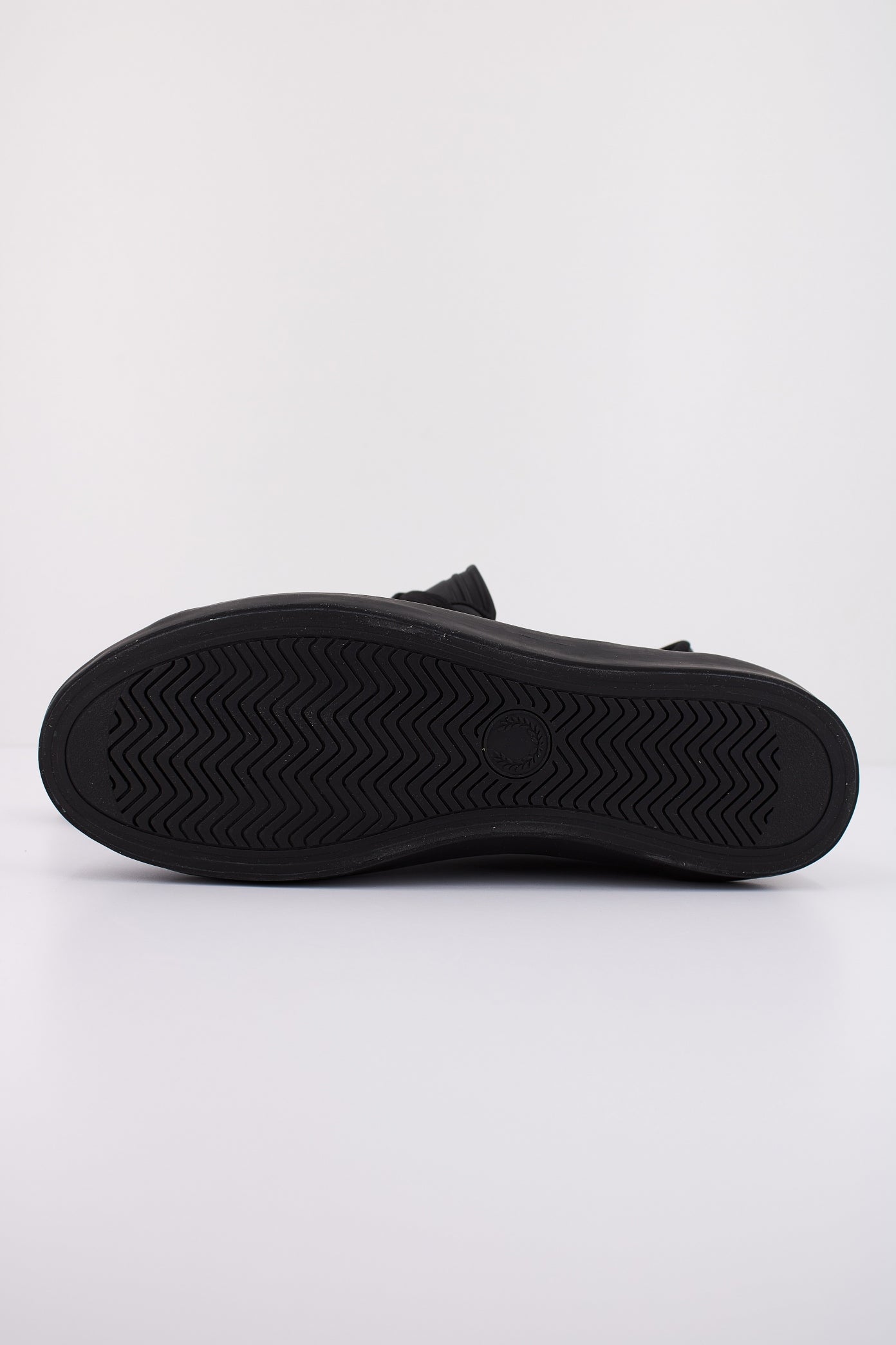 FRED PERRY BASELINE LEATHER en color NEGRO (5)