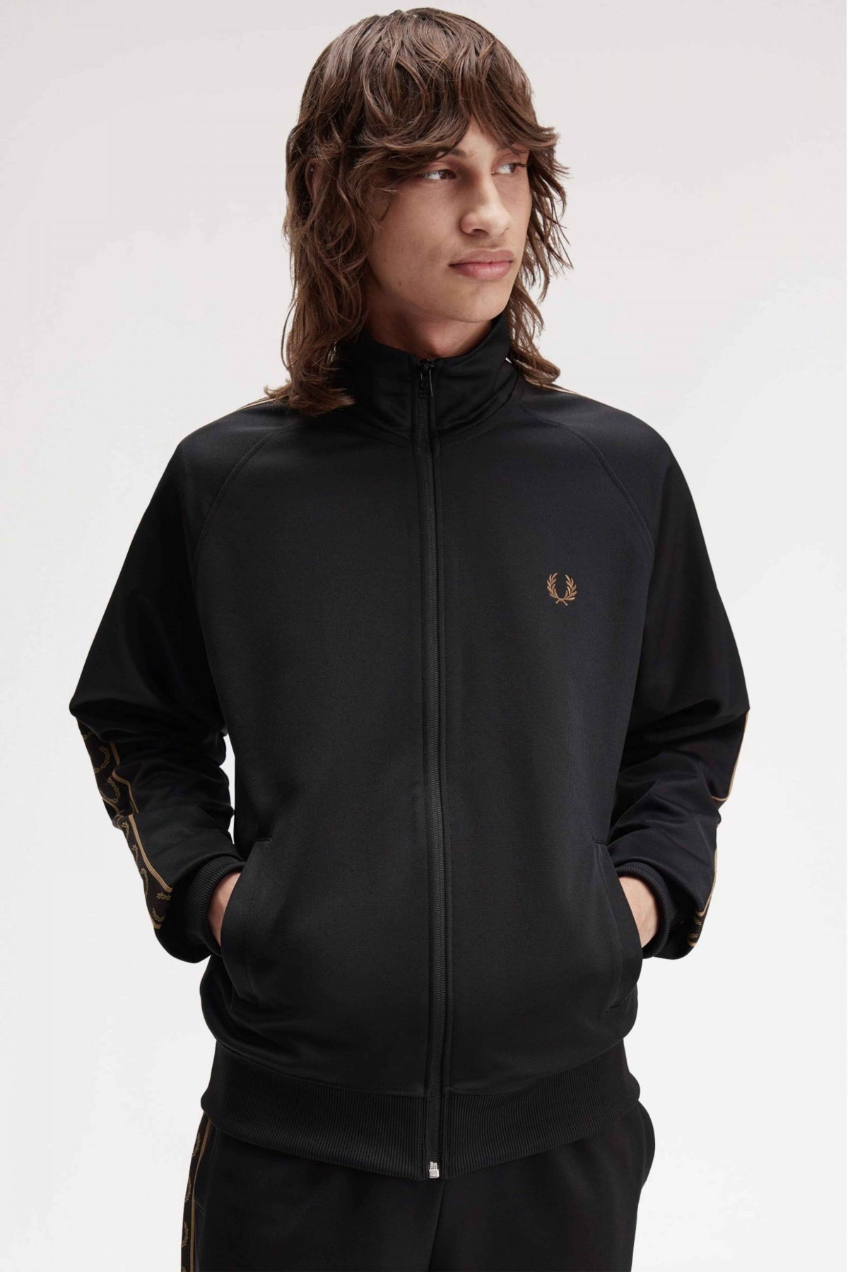 FRED PERRY TAPE TRACK KACKET en color NEGRO (4)