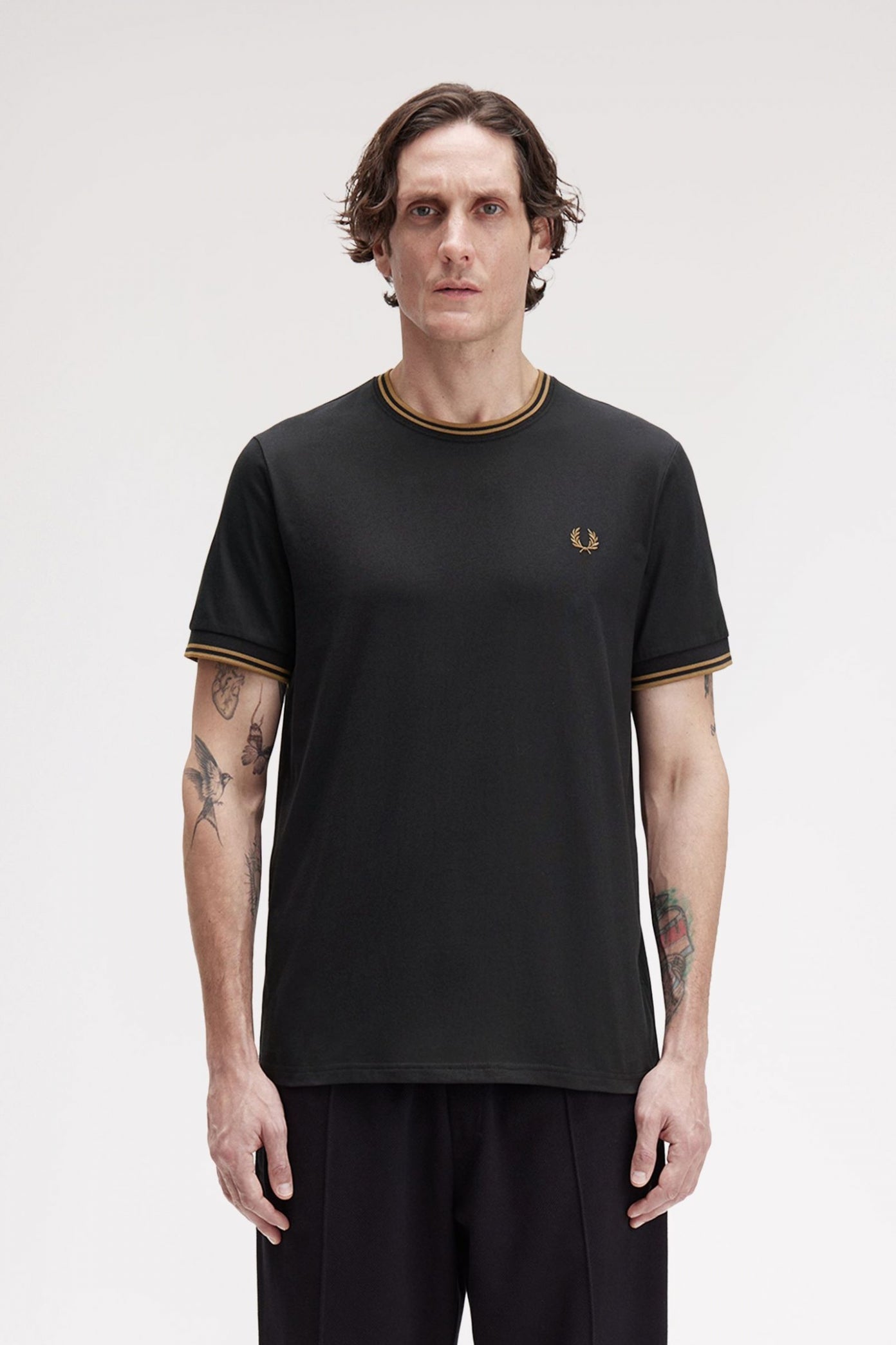FRED PERRY TWIN TIPPED T-SHIRT en color NEGRO (1)