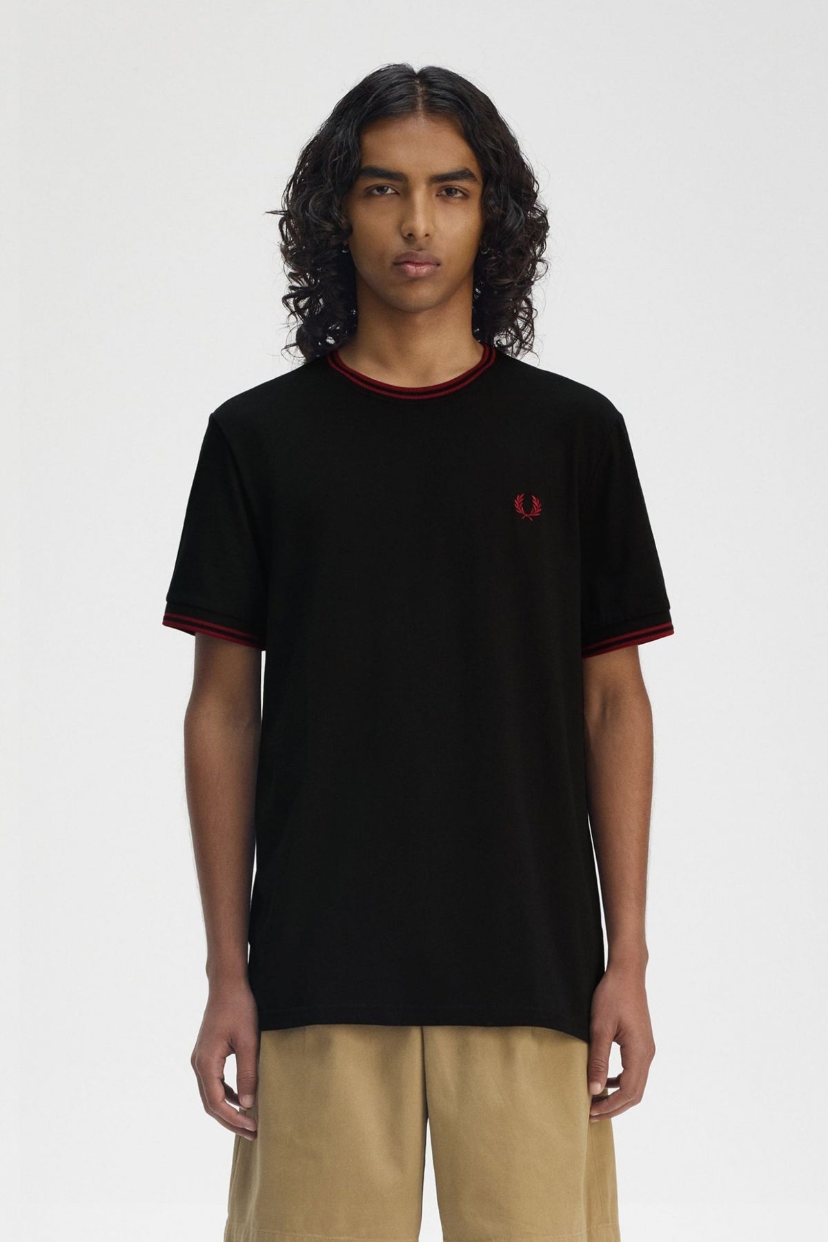 FRED PERRY TWIN TIPPED en color NEGRO (1)