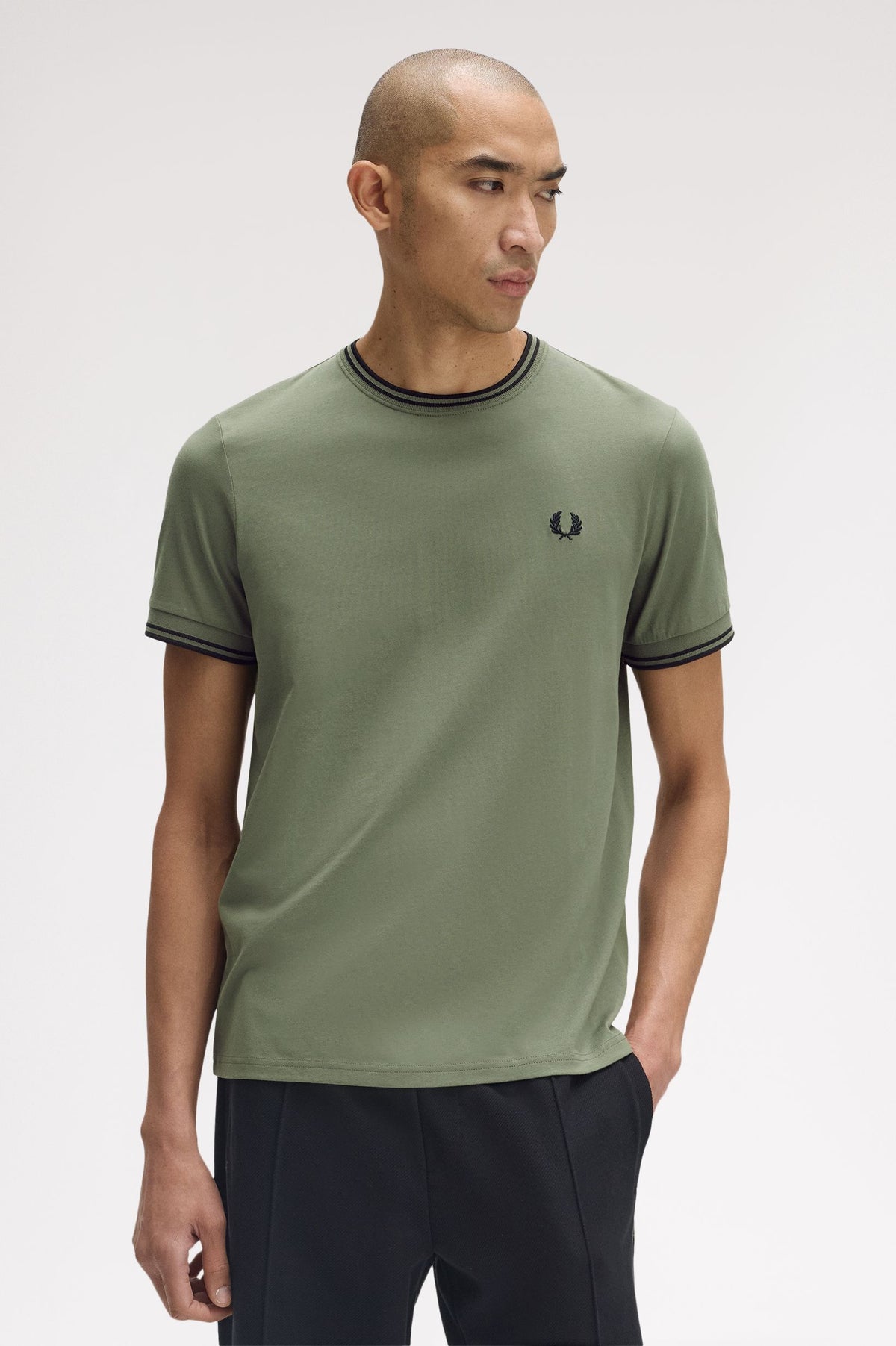 FRED PERRY TWIN TIPPED T-SHIRT en color VERDE (4)