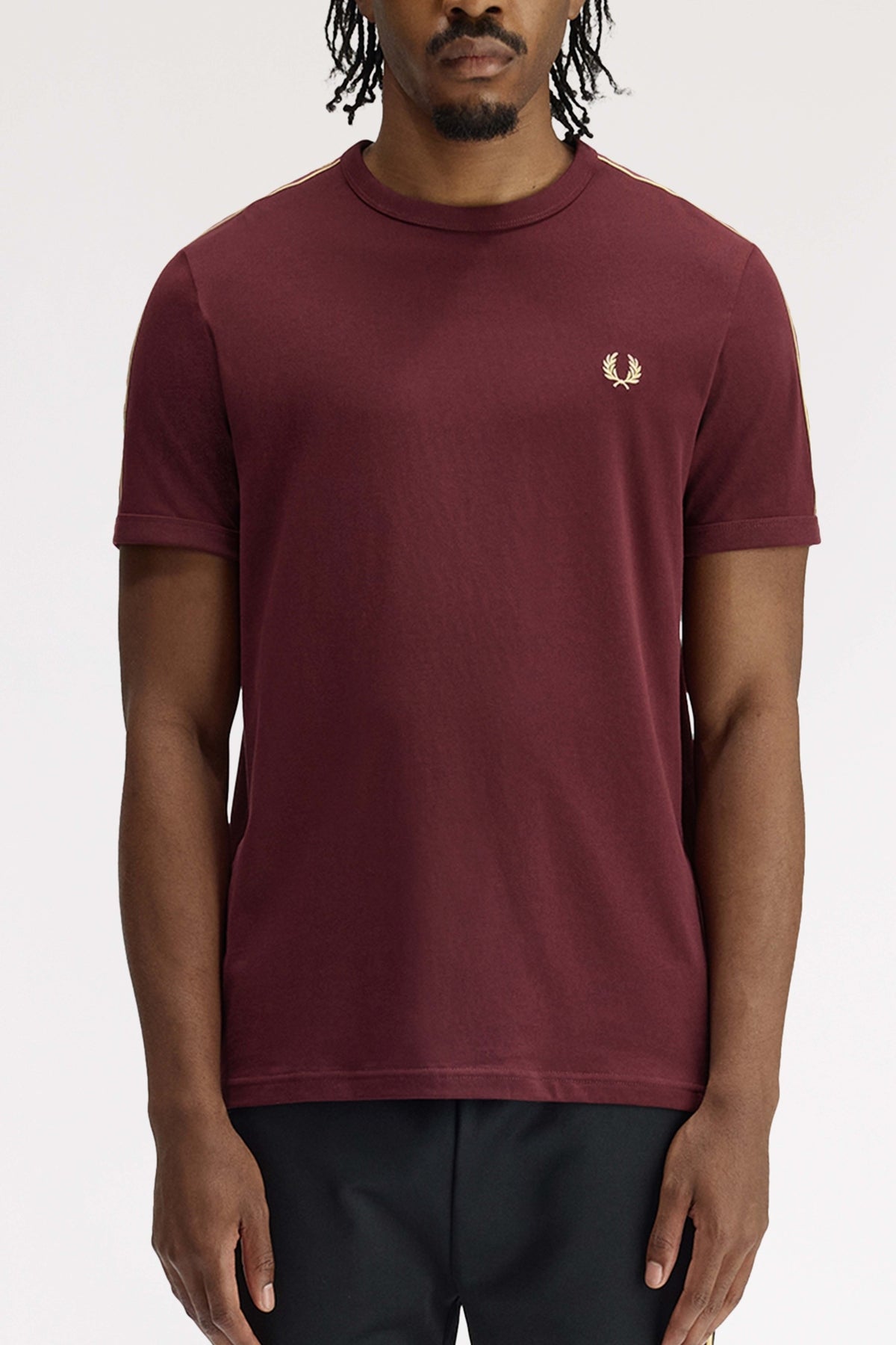 FRED PERRY CONTRAST TAPE RINGER T-SHIR en color BURDEOS (1)
