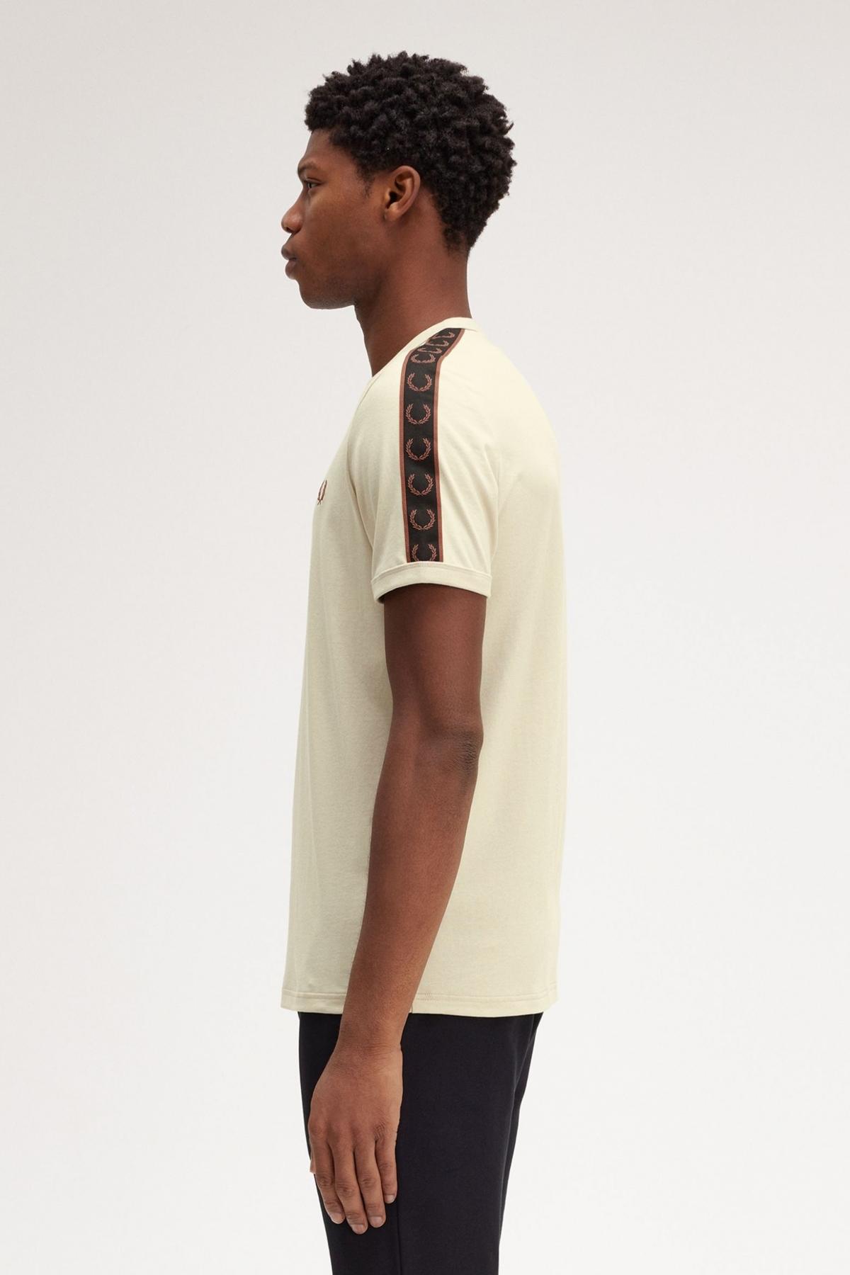 FRED PERRY CONTRAST TAPE RINGER T-SHIR en color BEIS (3)
