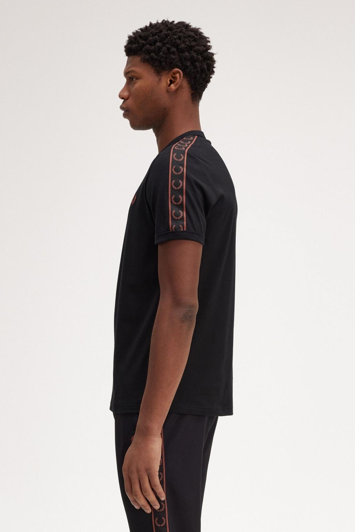 FRED PERRY CONTRAST TAPE RINGER T-SHIR en color NEGRO (4)