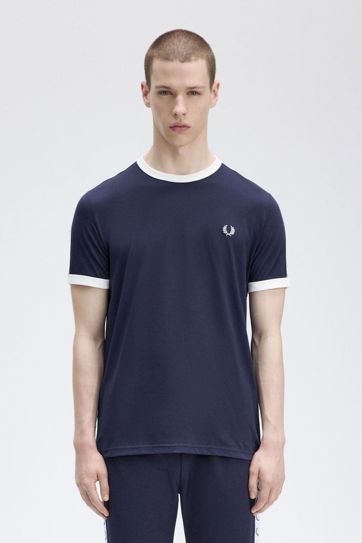 FRED PERRY TAPED RINGER T-SHIRT en color AZUL (1)