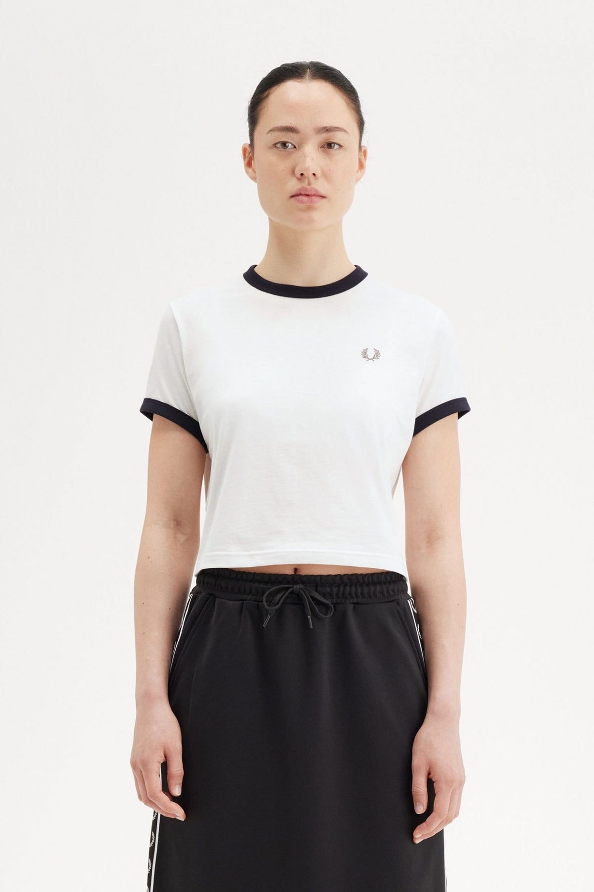FRED PERRY CROPPED RINGER T-SHIRT en color BLANCO (1)
