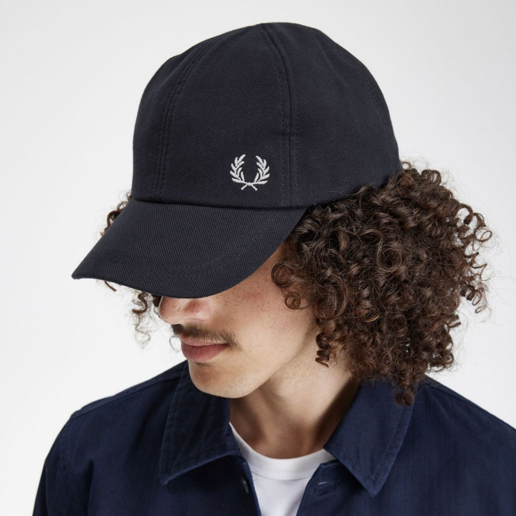 FRED PERRY PIQUE CLASSIC CAP en color NEGRO (6)